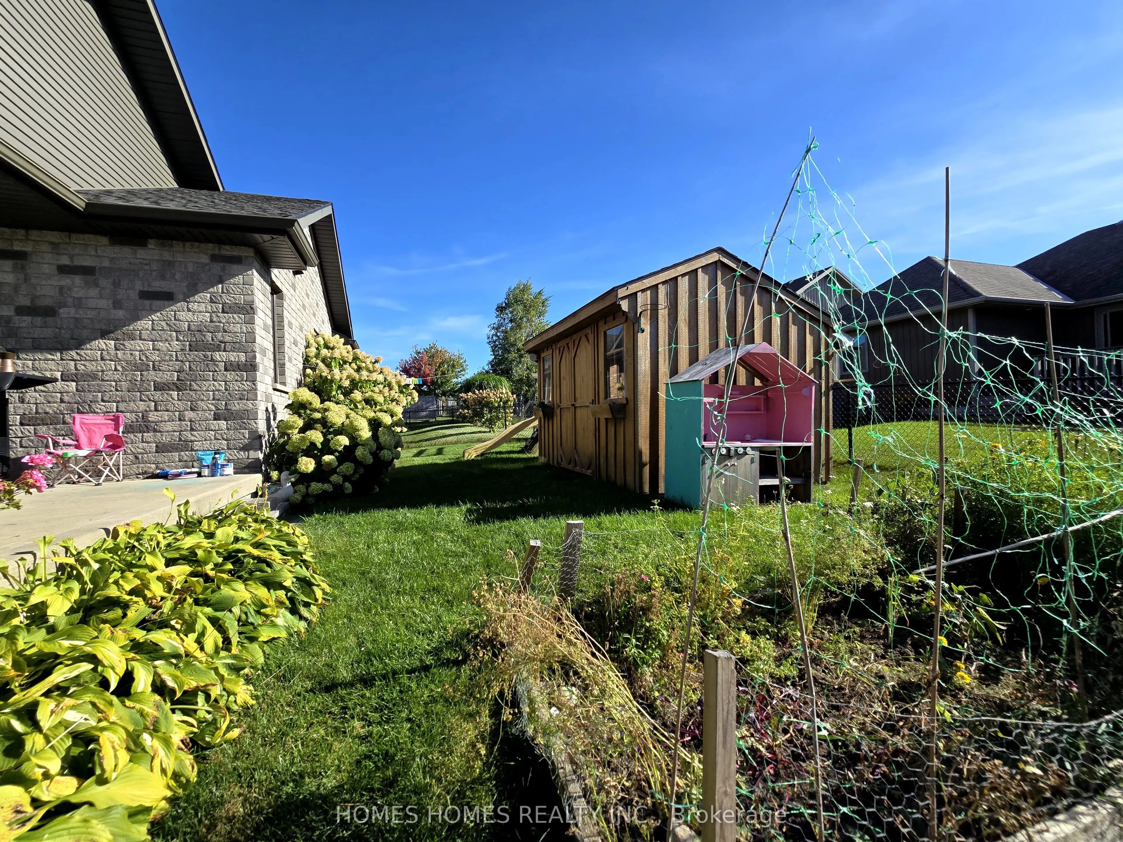 192 RUBY'S Crescent