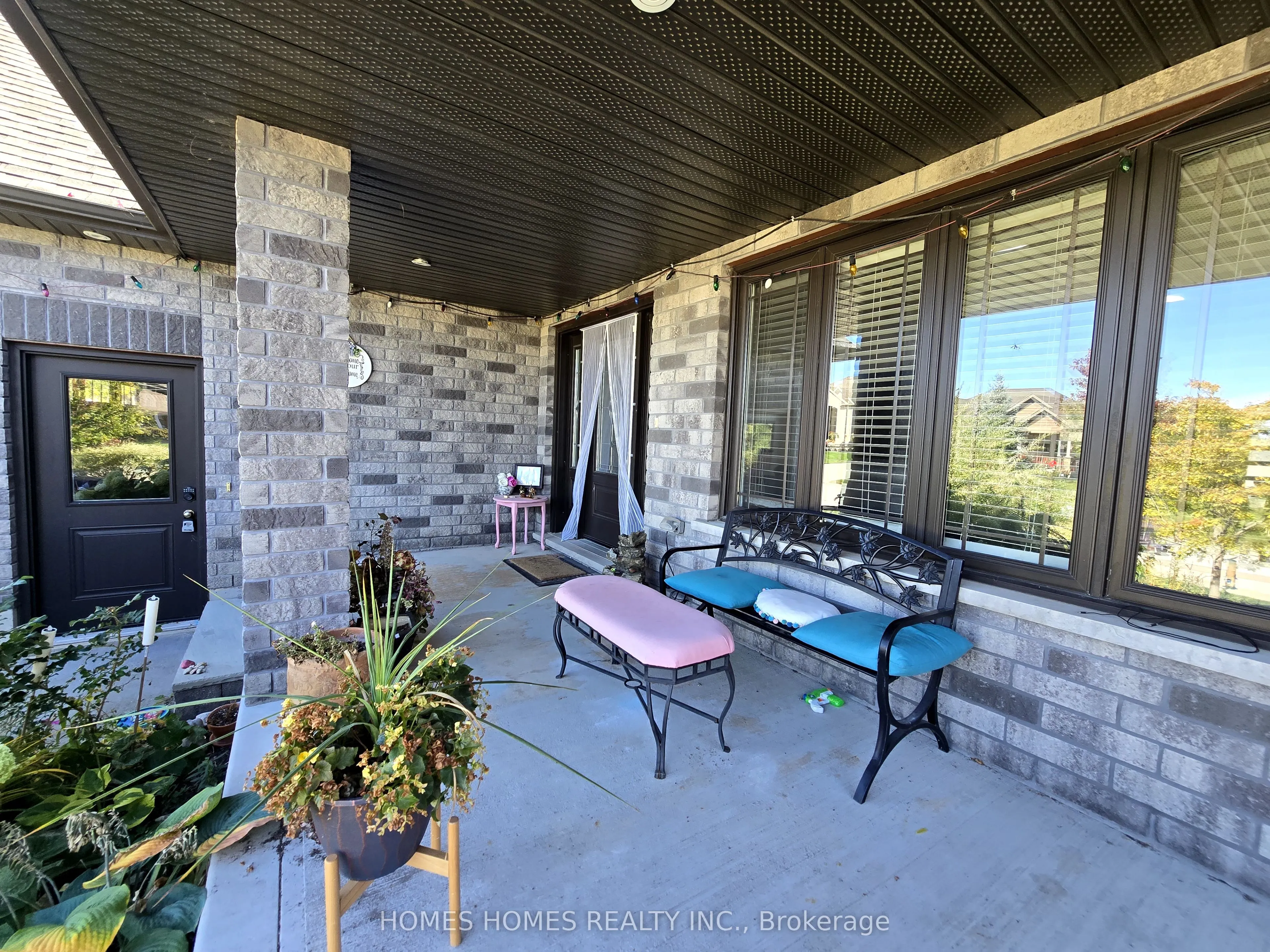 192 RUBY'S Crescent