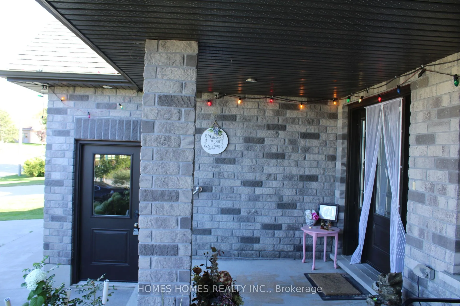 192 RUBY'S Crescent