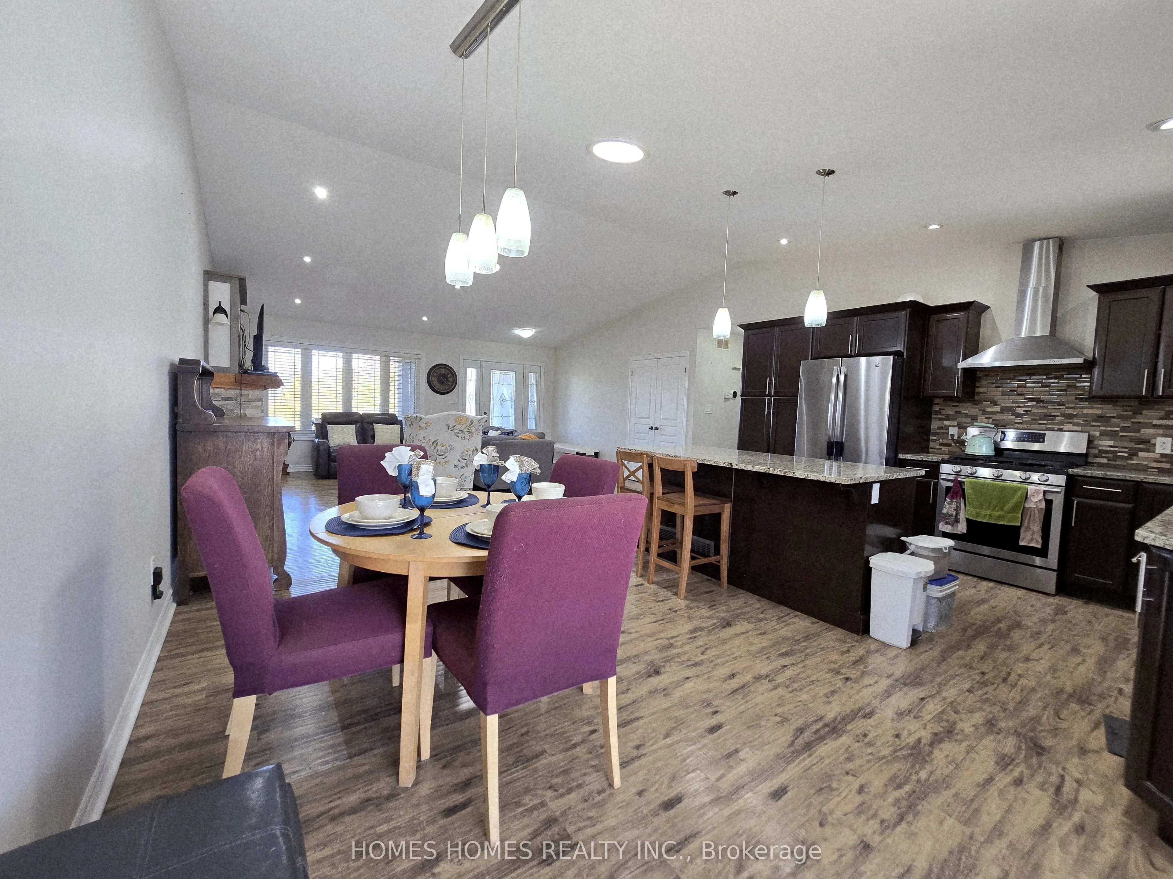 192 RUBY'S Crescent