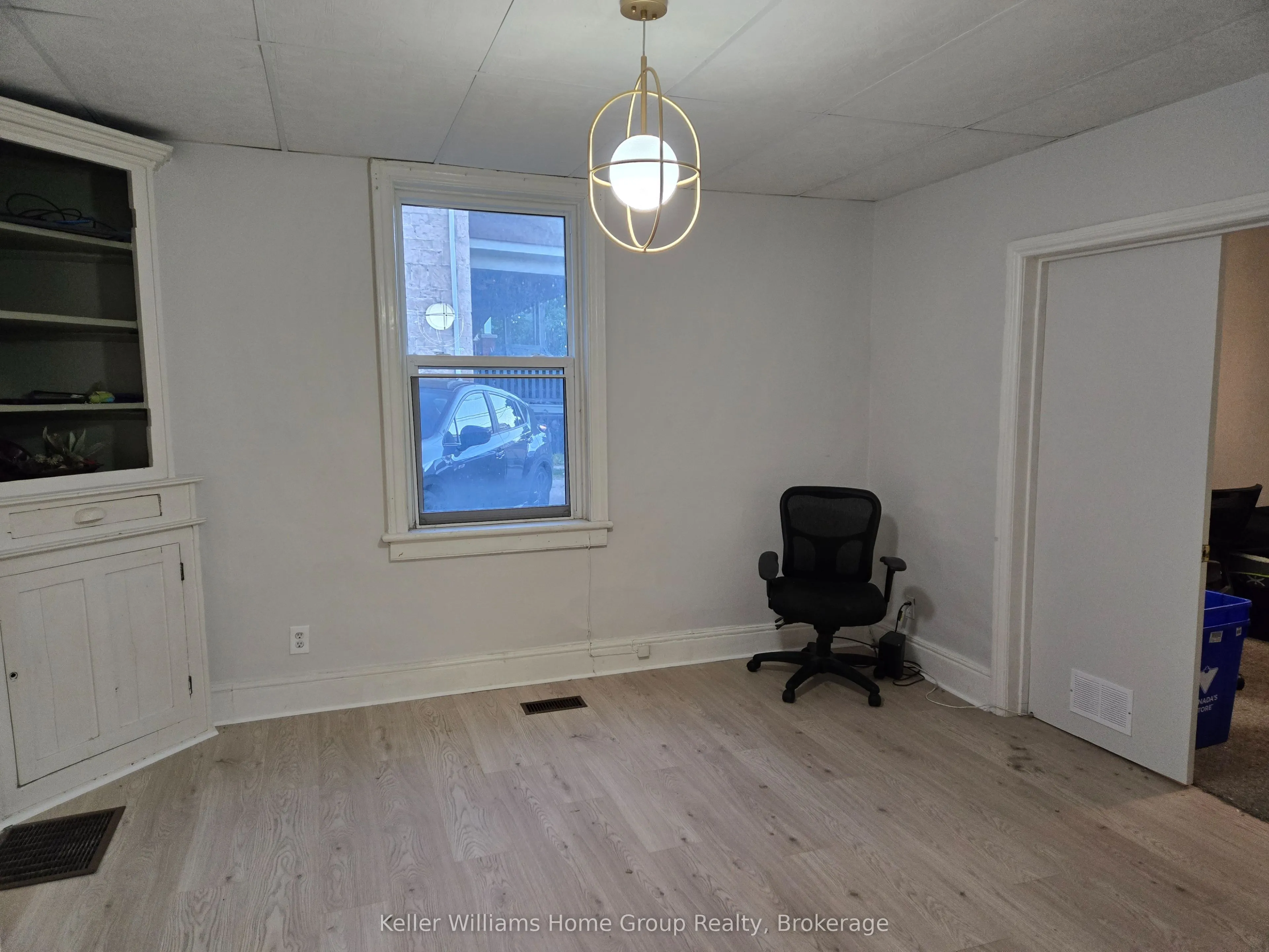 114A SURREY Street E