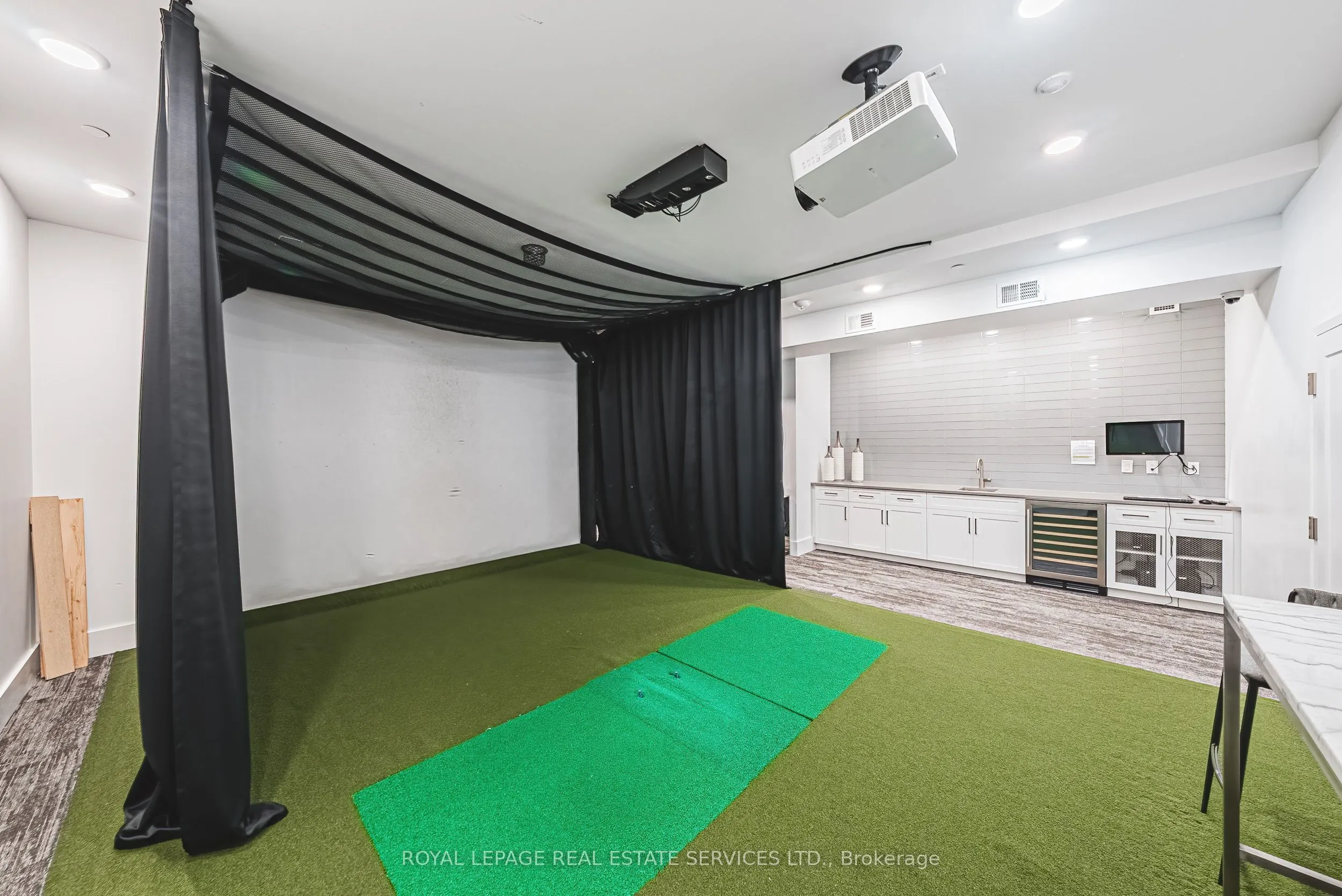 1880 Gordon Street, #1404