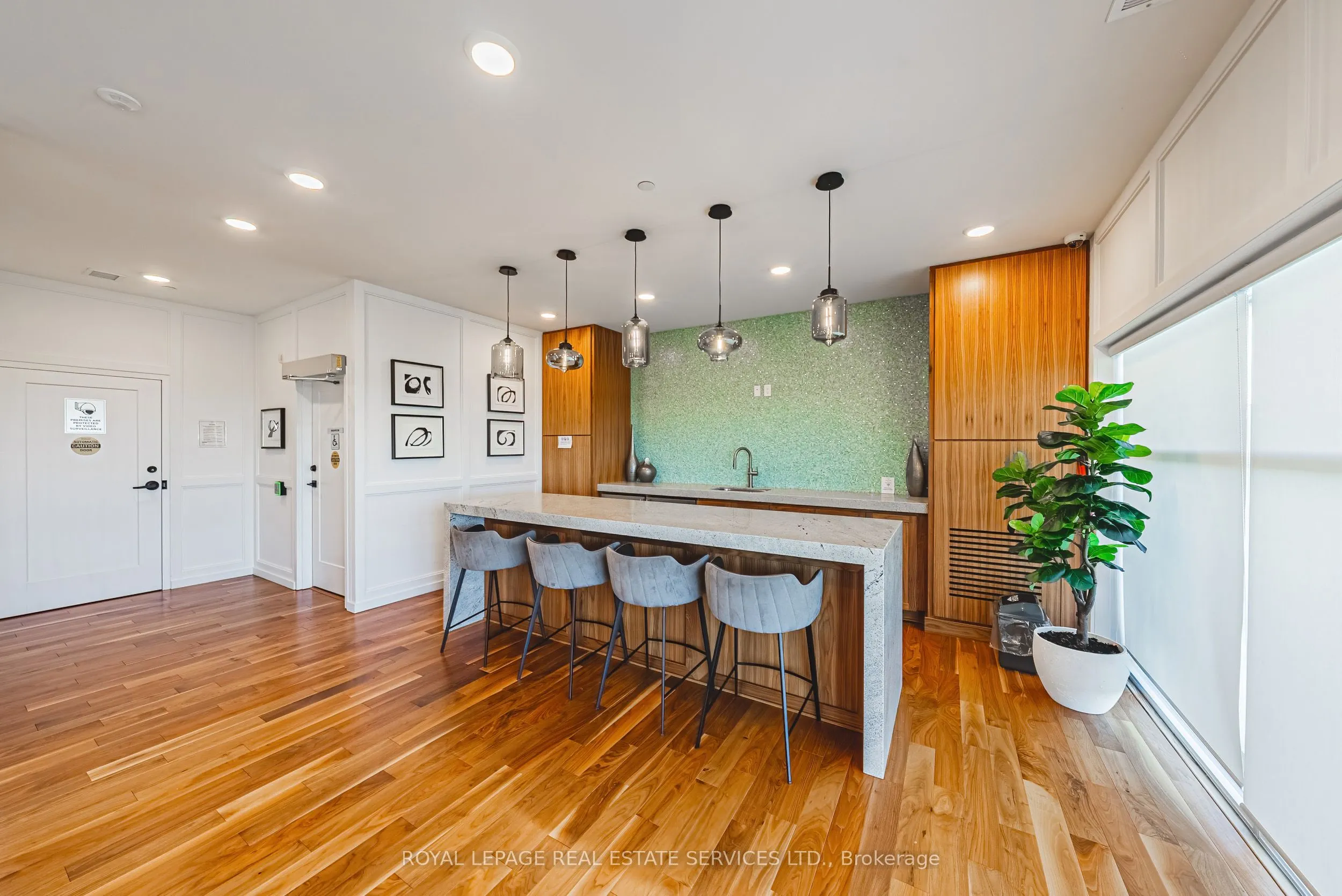 1880 Gordon Street, #1404