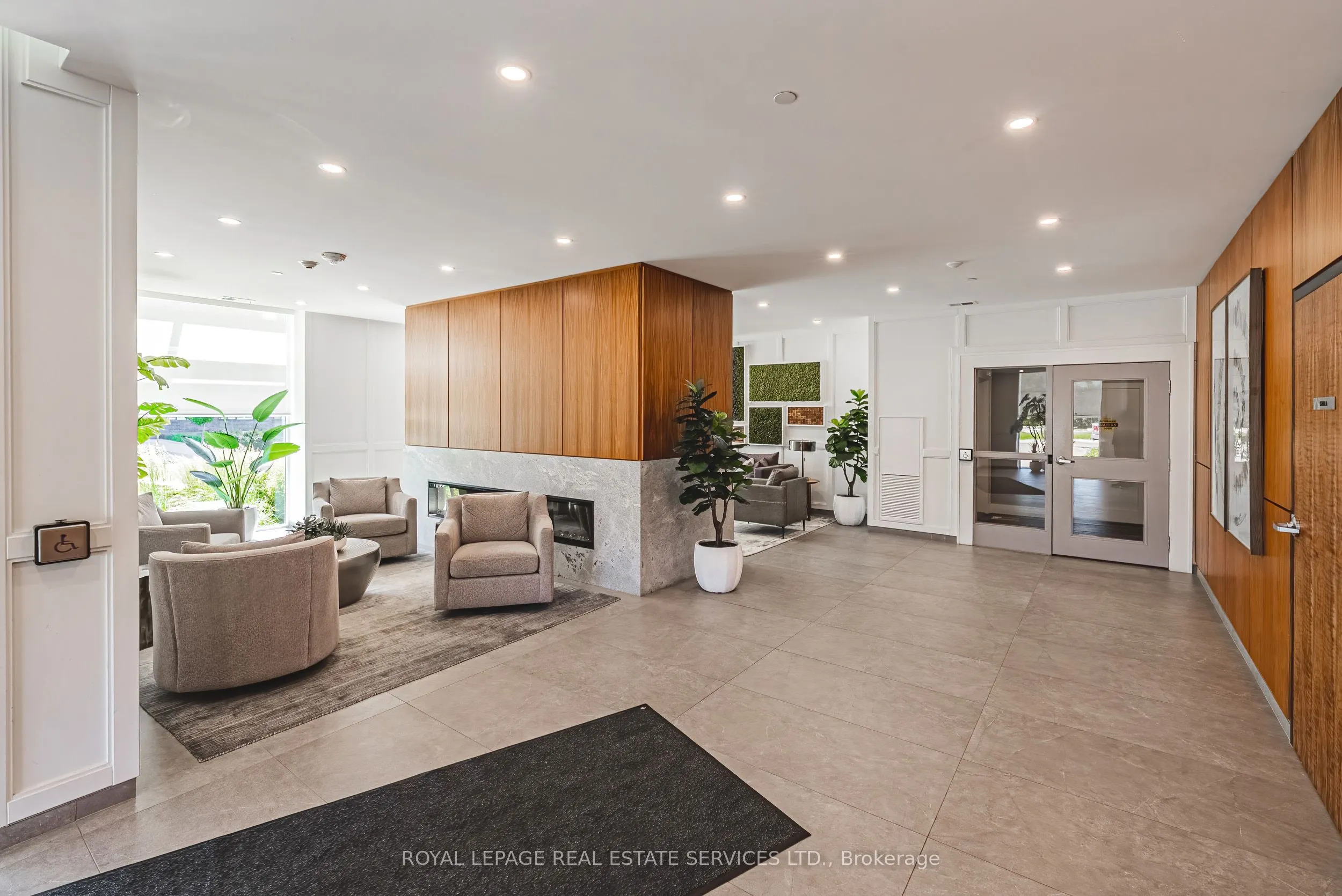 1880 Gordon Street, #1404