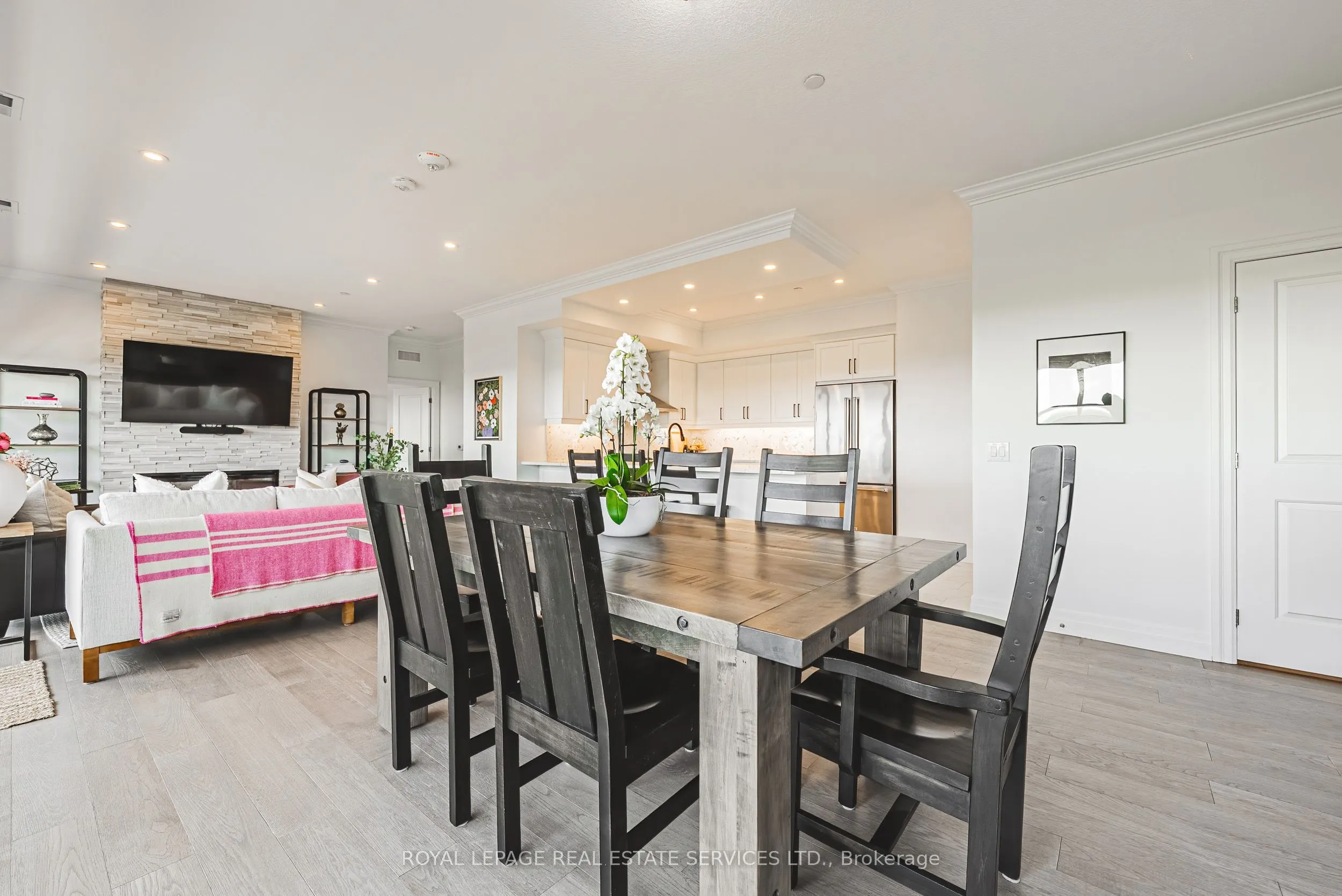 1880 Gordon Street, #1404