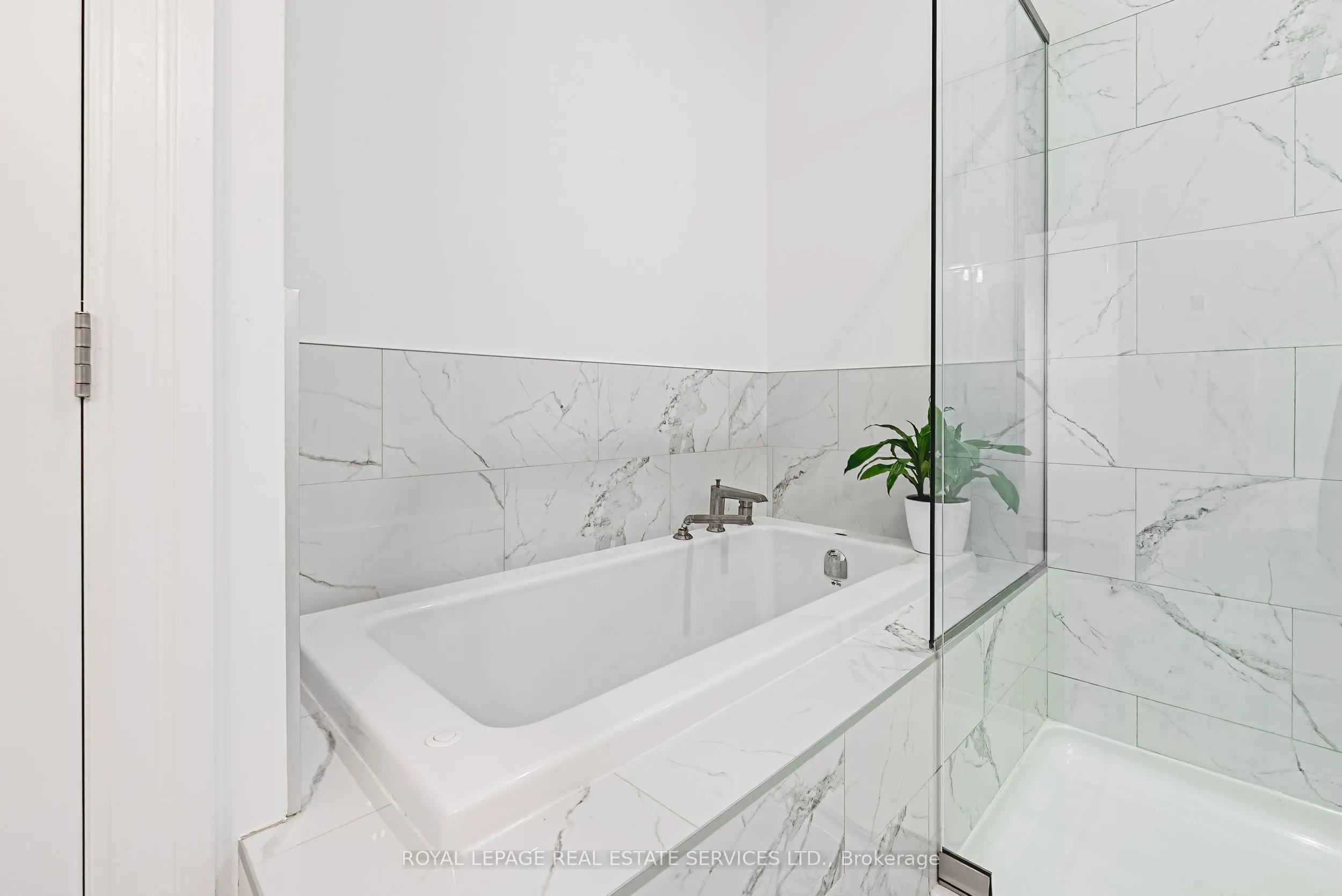 1880 Gordon Street, #1404