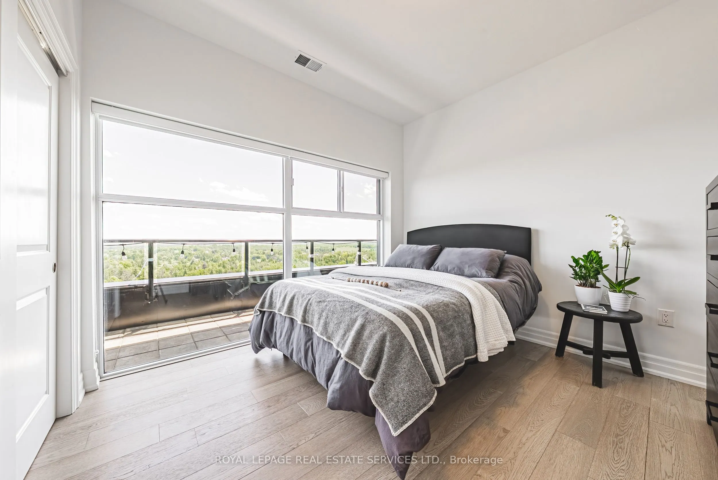 1880 Gordon Street, #1404