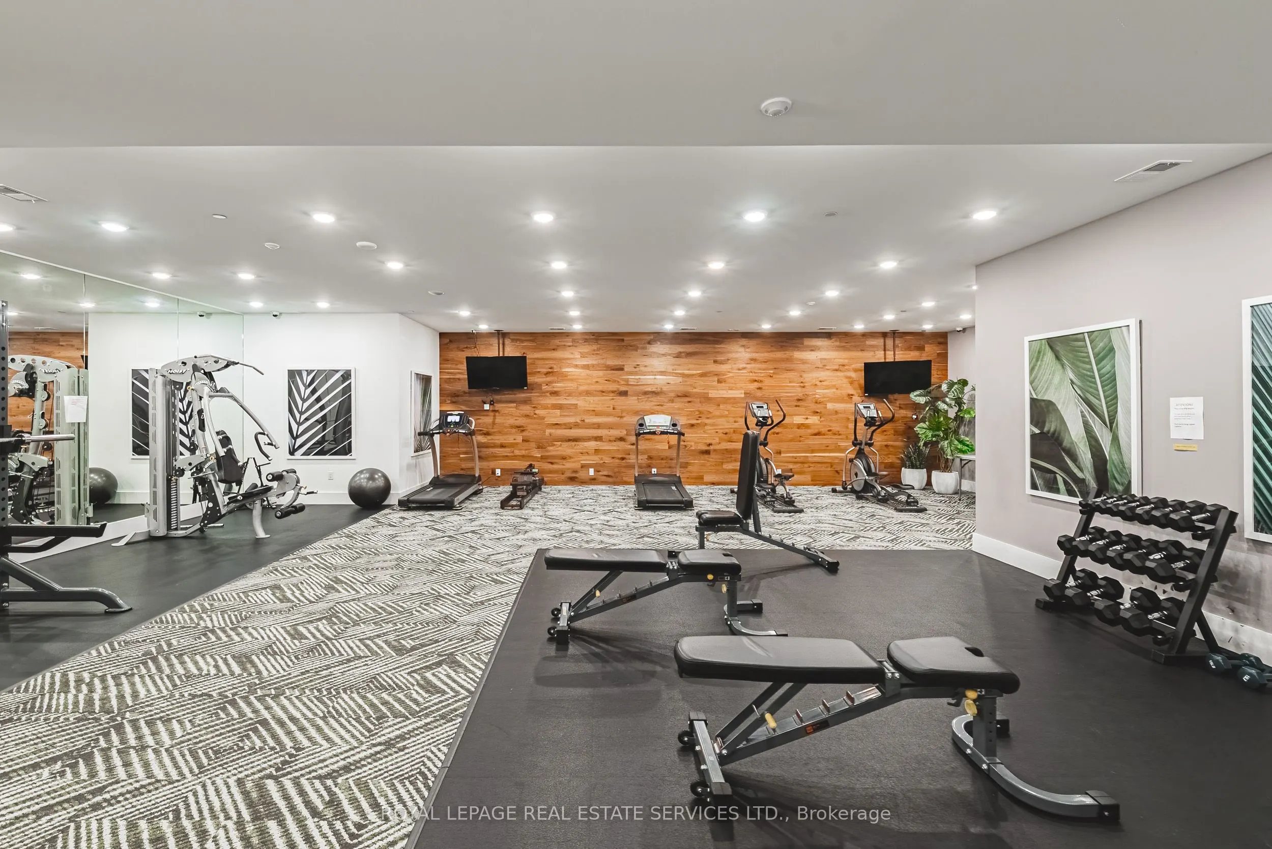1880 Gordon Street, #1404
