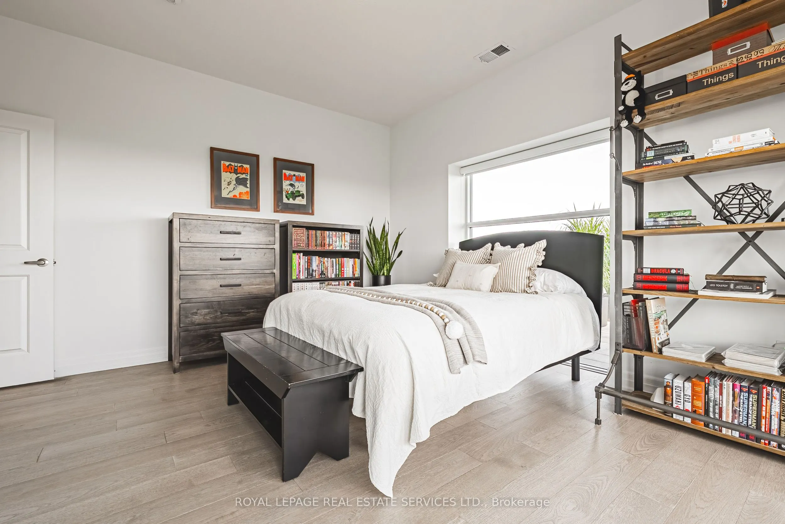 1880 Gordon Street, #1404
