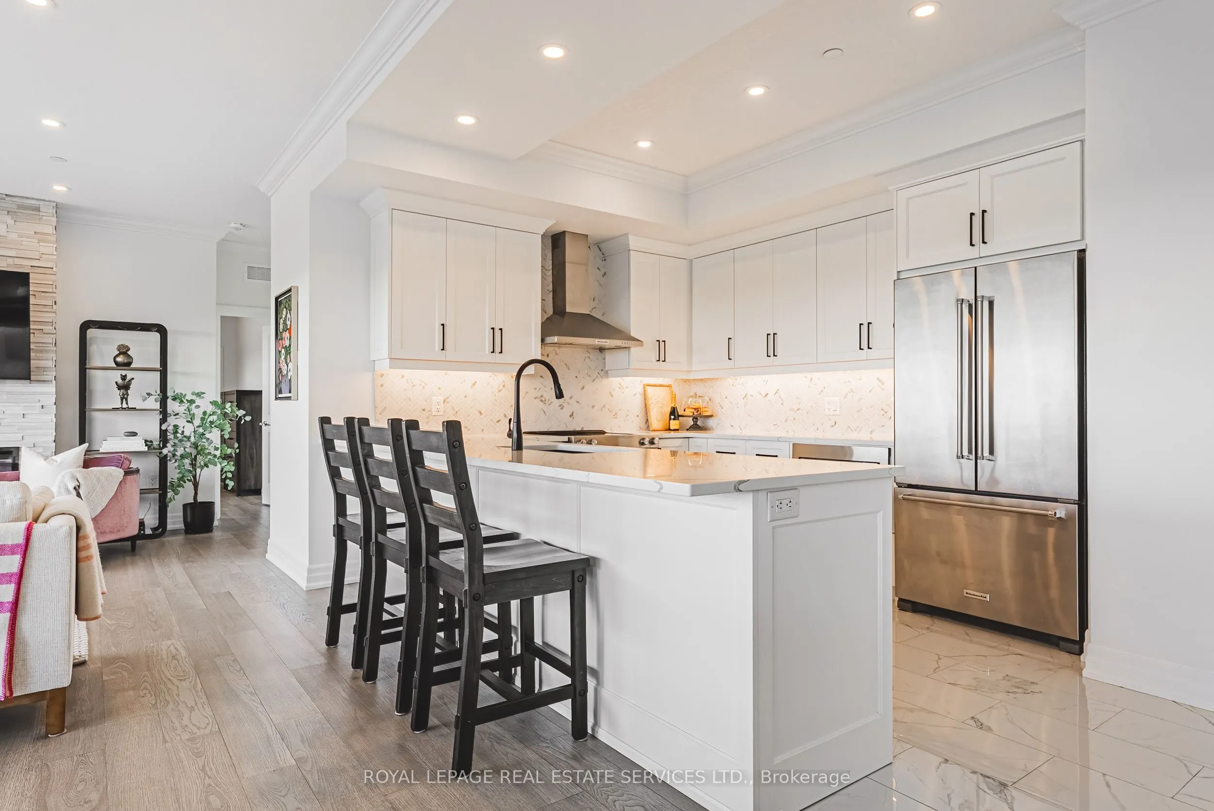 1880 Gordon Street, #1404
