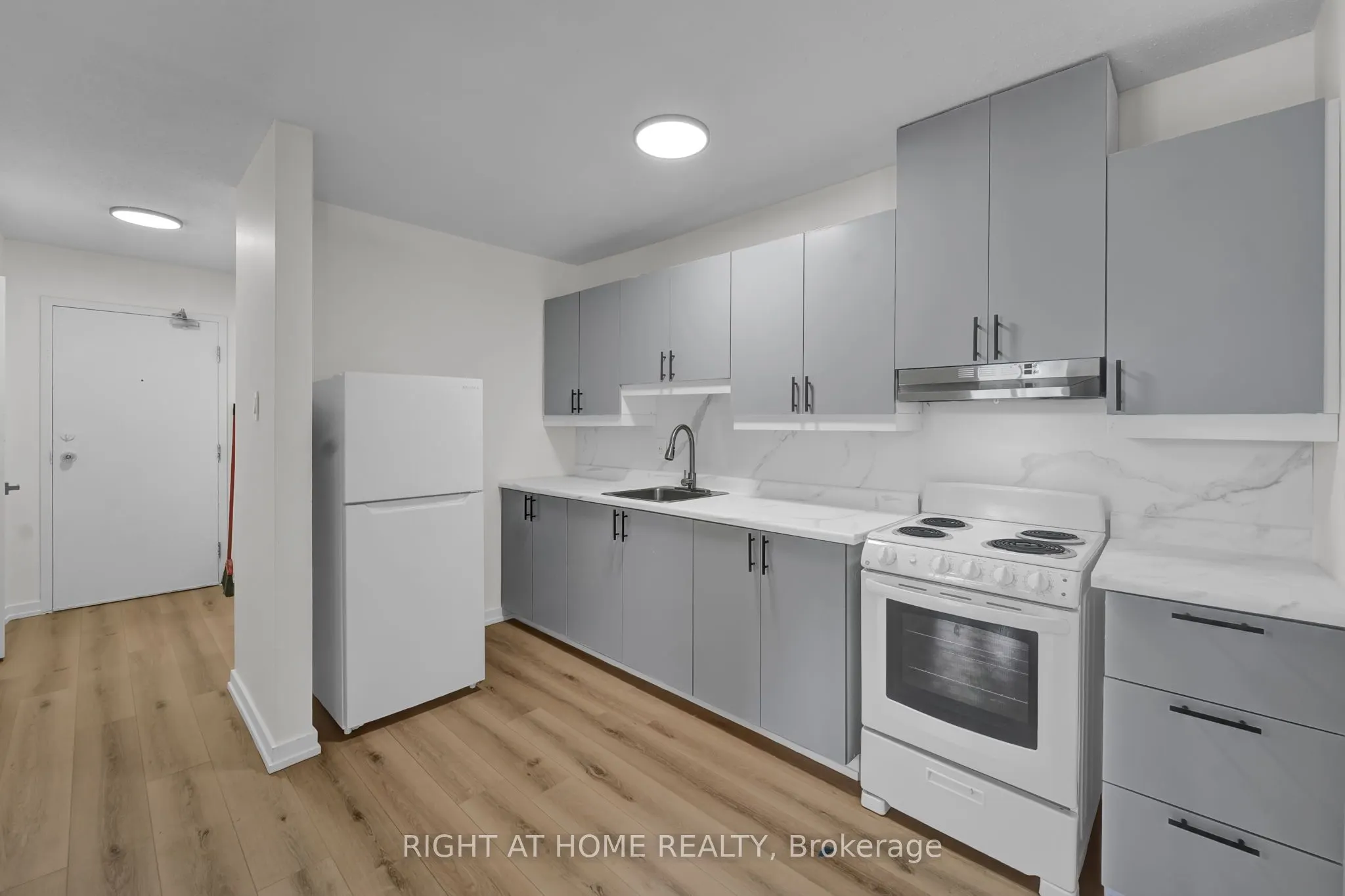 6 John Street S, #3