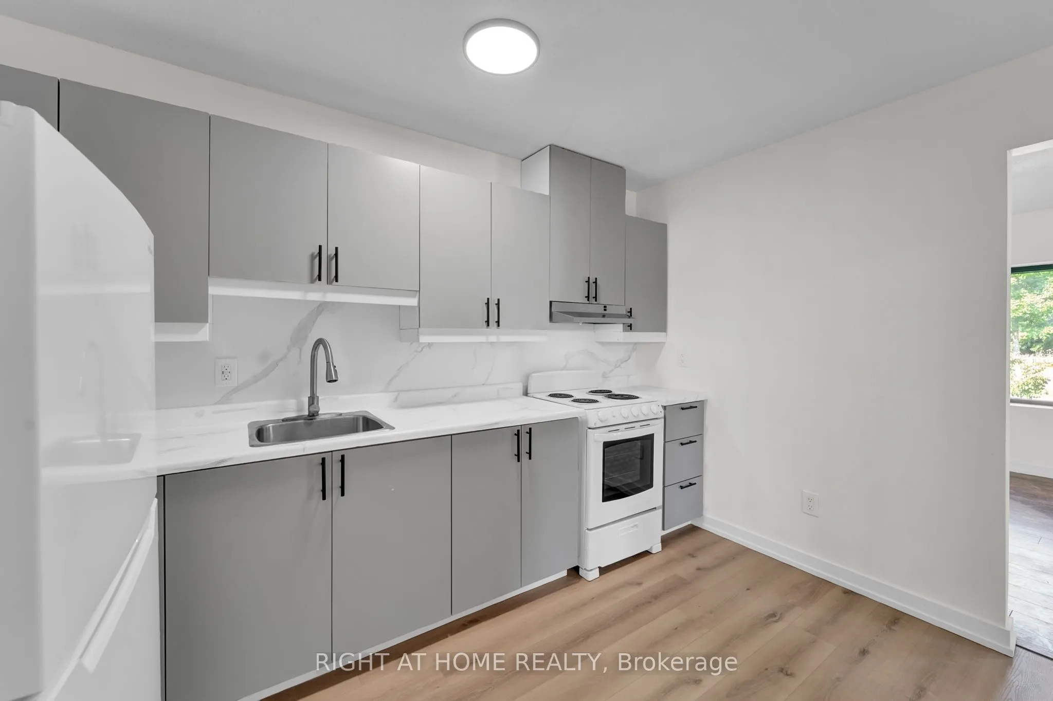 6 John Street S, #3