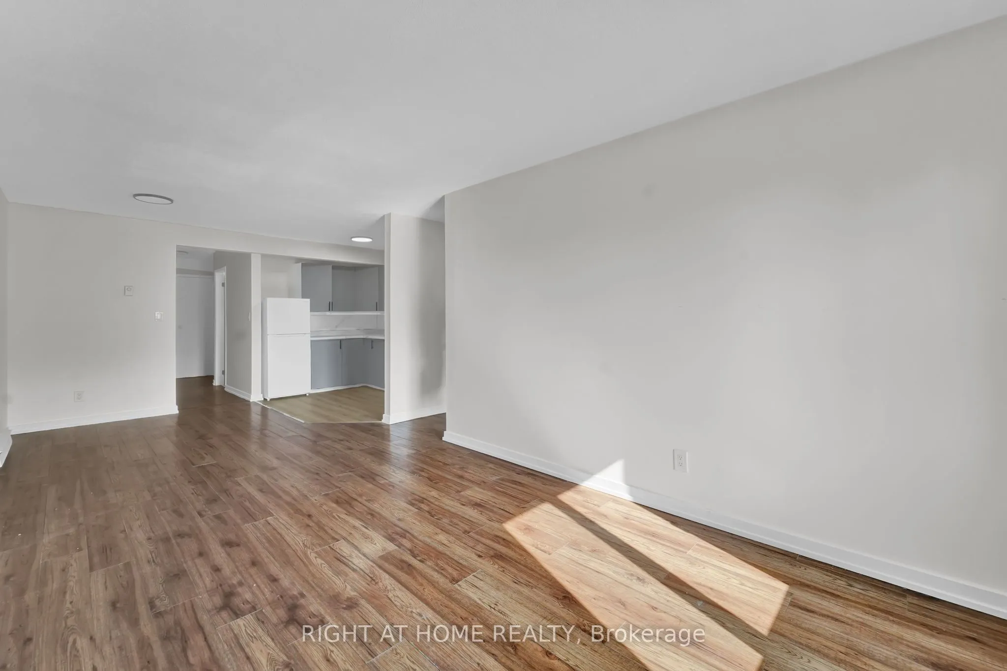 6 John Street S, #3