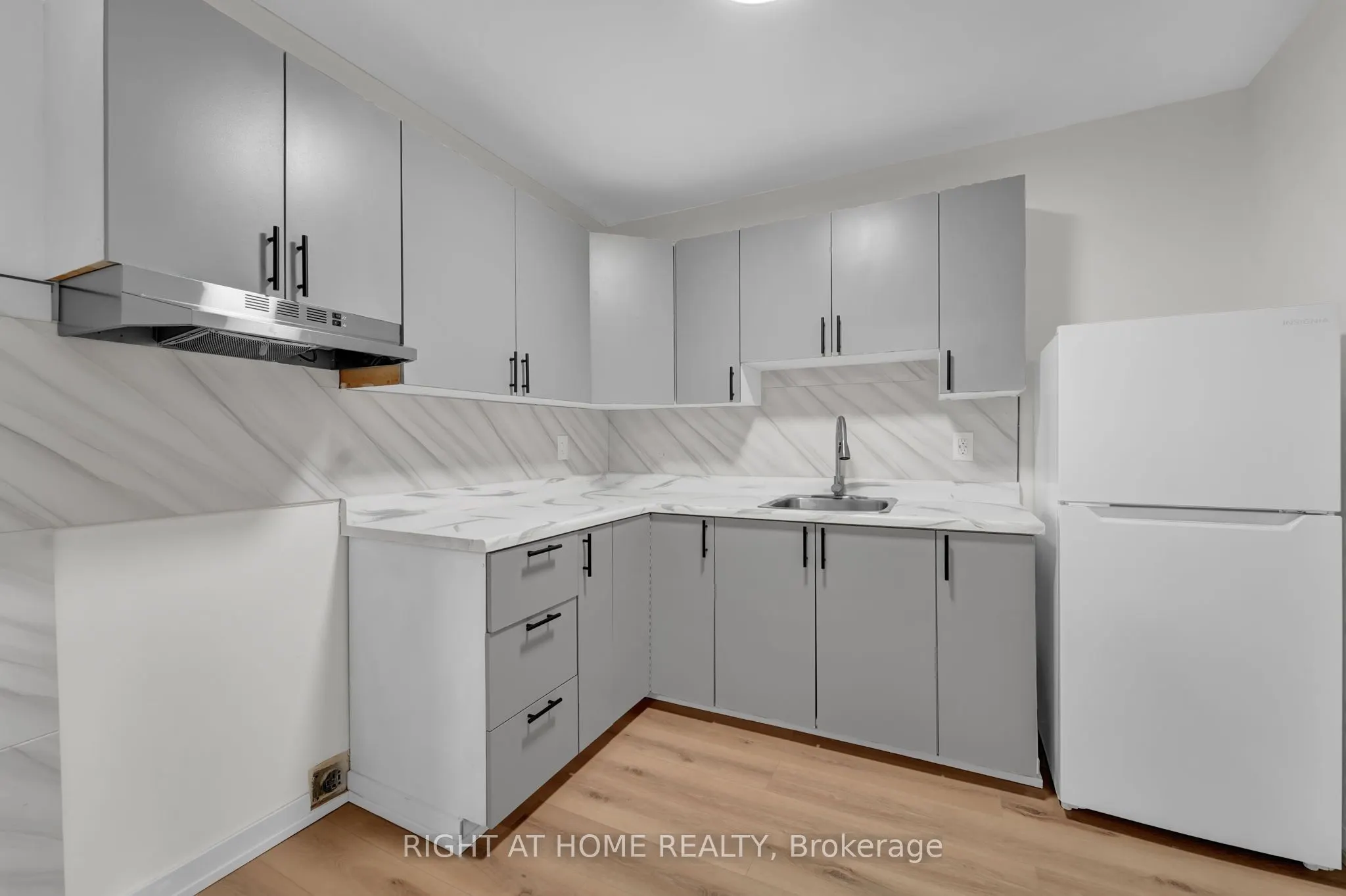 6 John Street S, #3