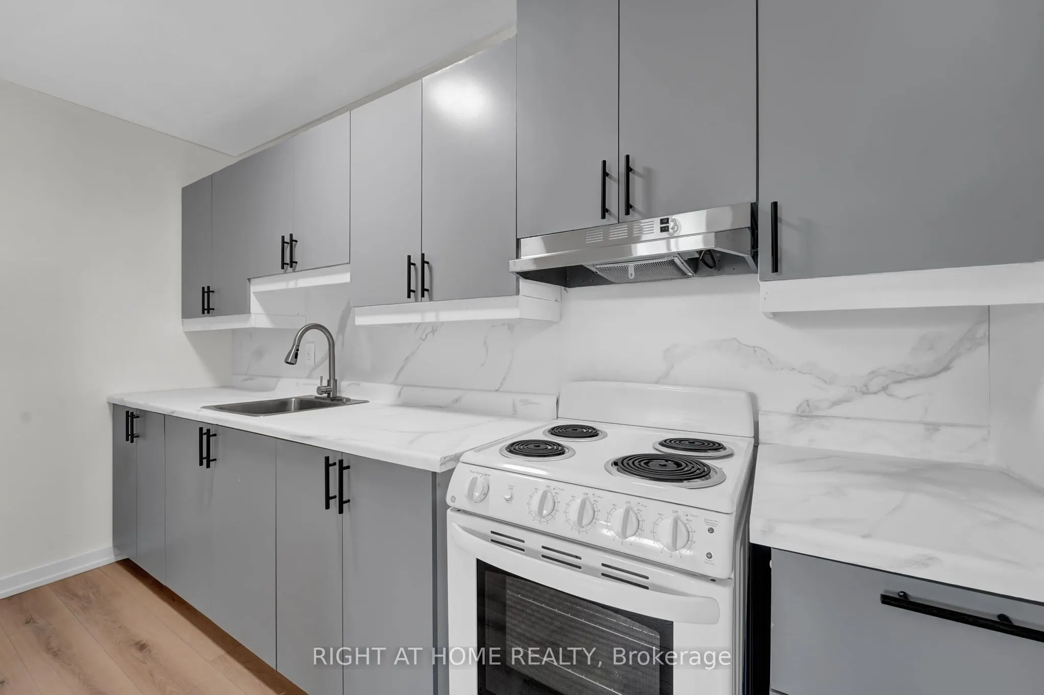 6 John Street S, #3