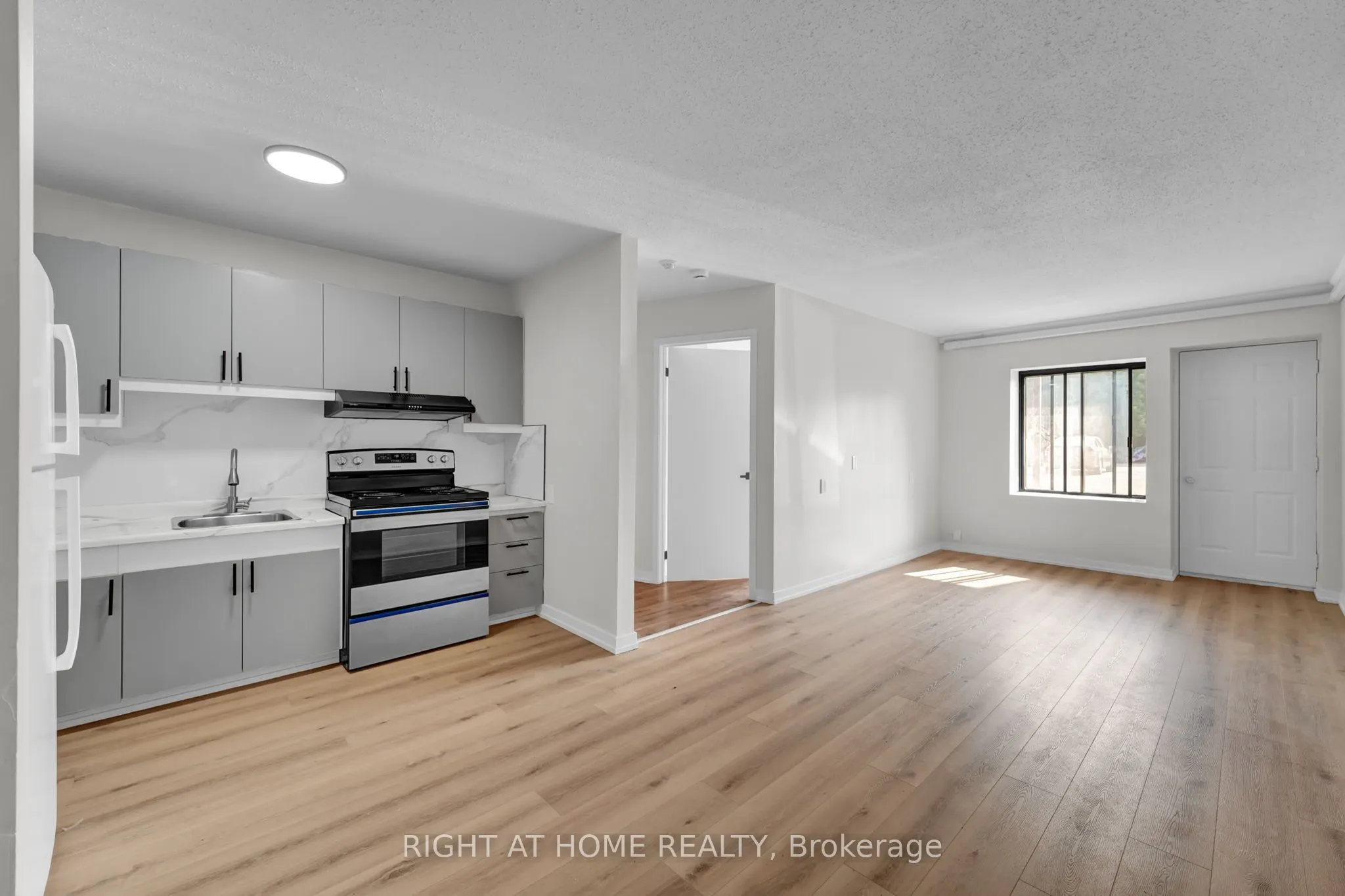 6 John Street S, #3