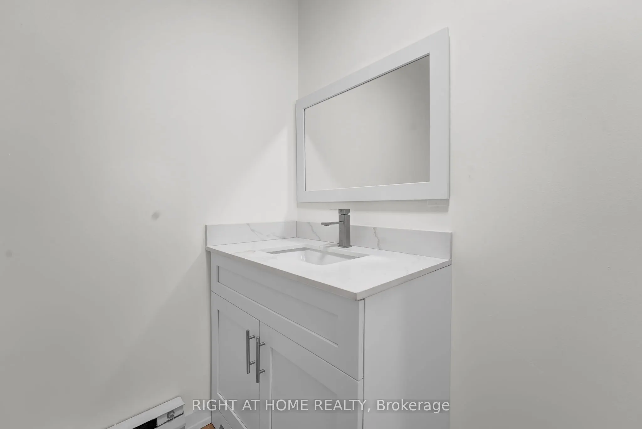 6 John Street S, #3