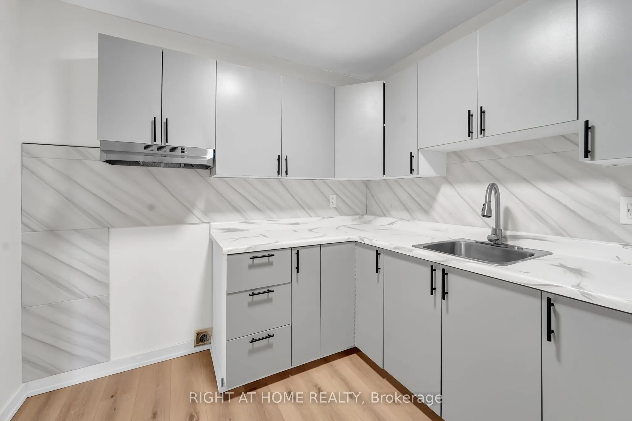 6 John Street S, #3
