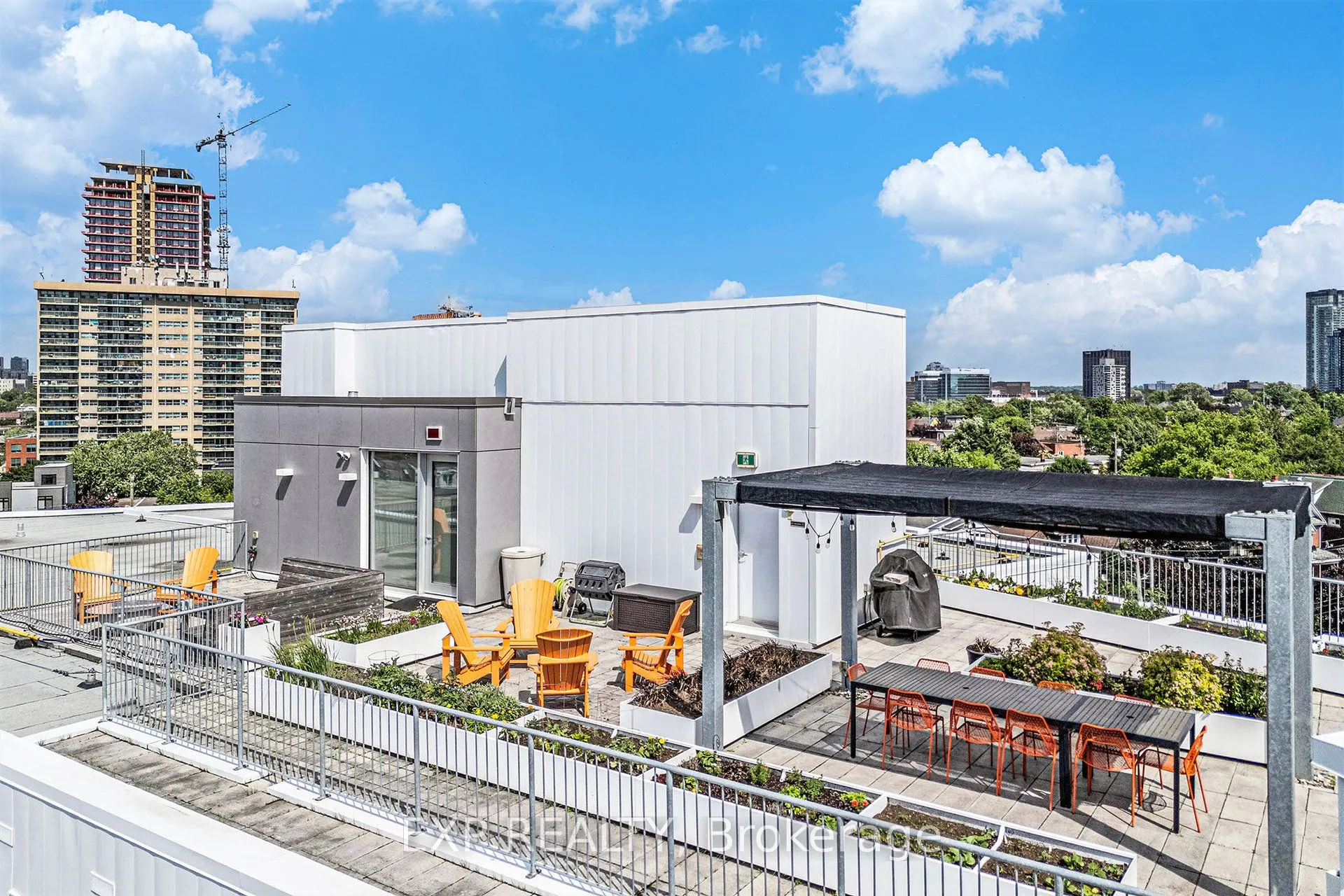 1000 Wellington Street W, #206