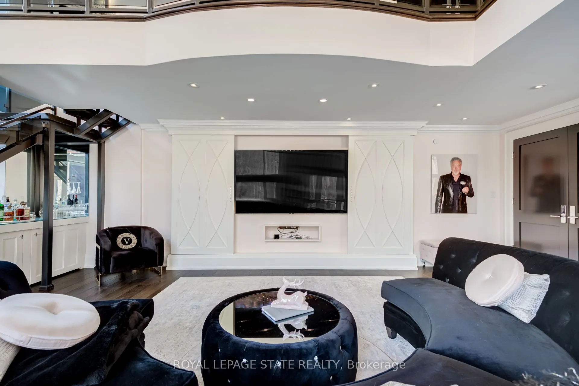 397 King Street W, #215
