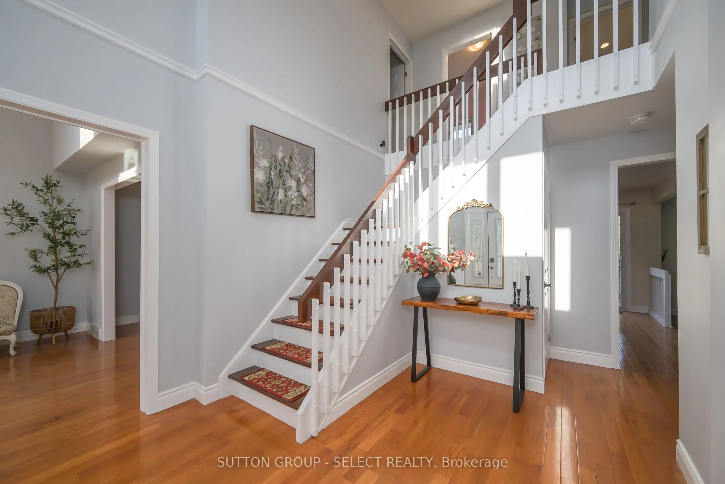 983 Country Club Crescent