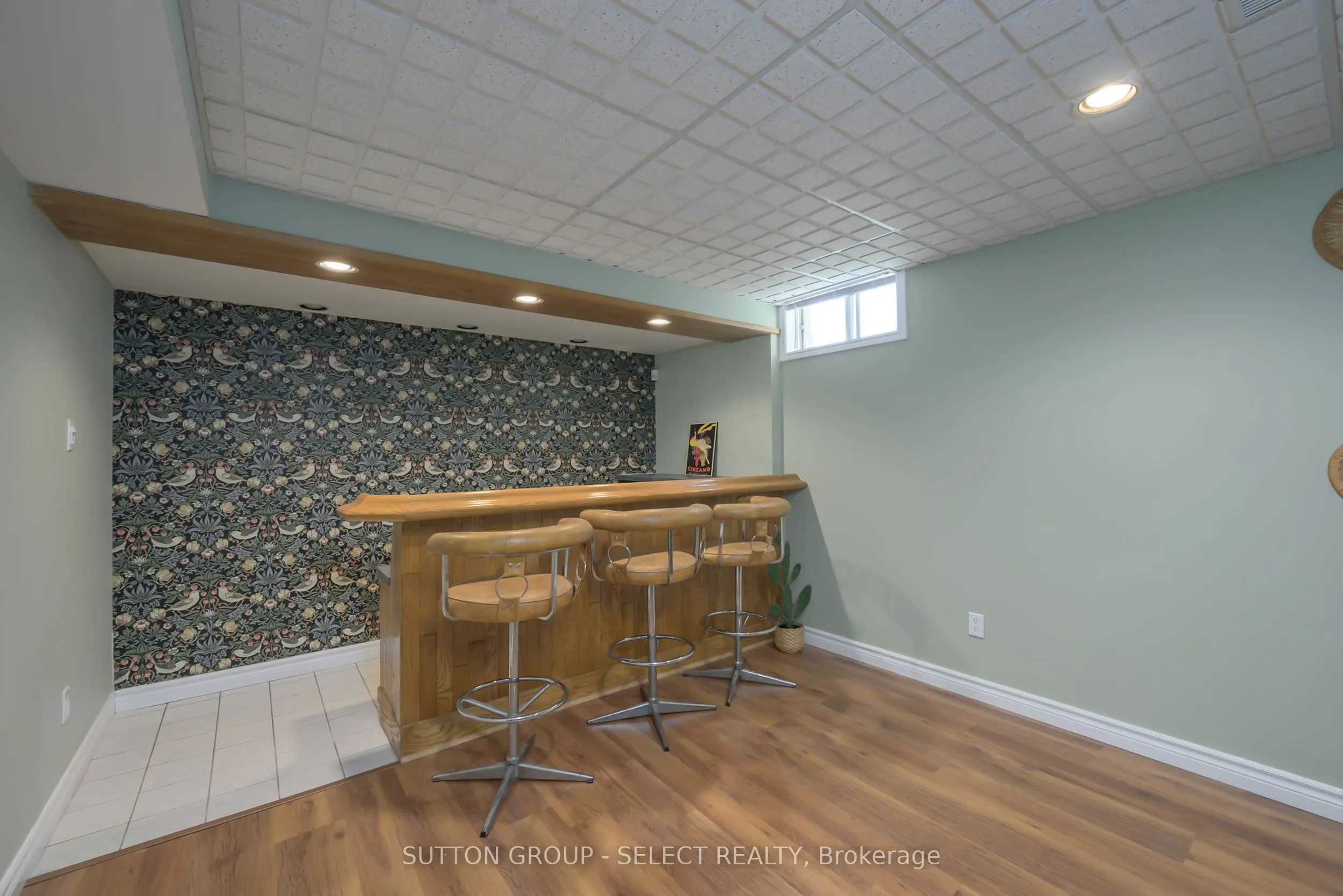 983 Country Club Crescent