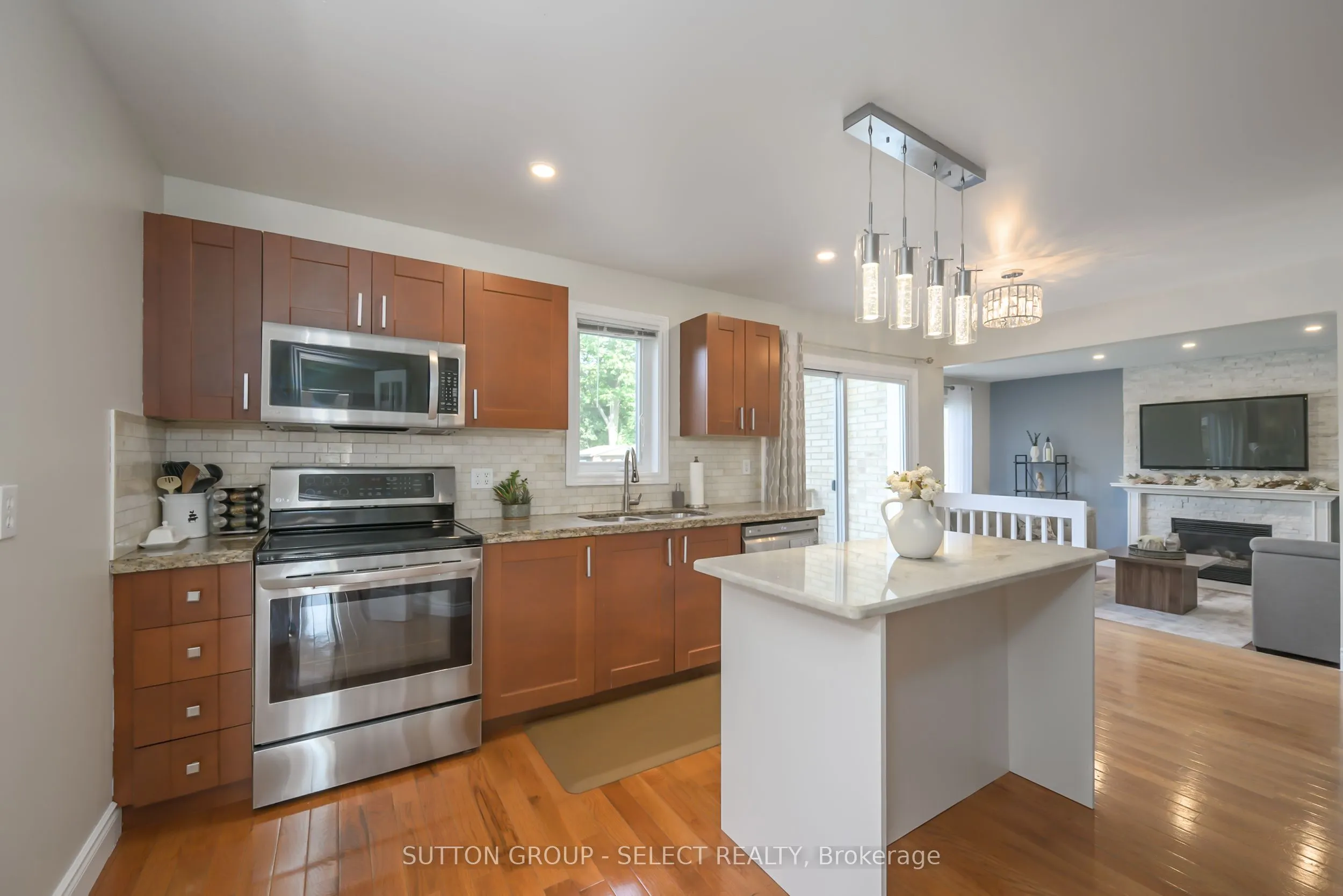 983 Country Club Crescent