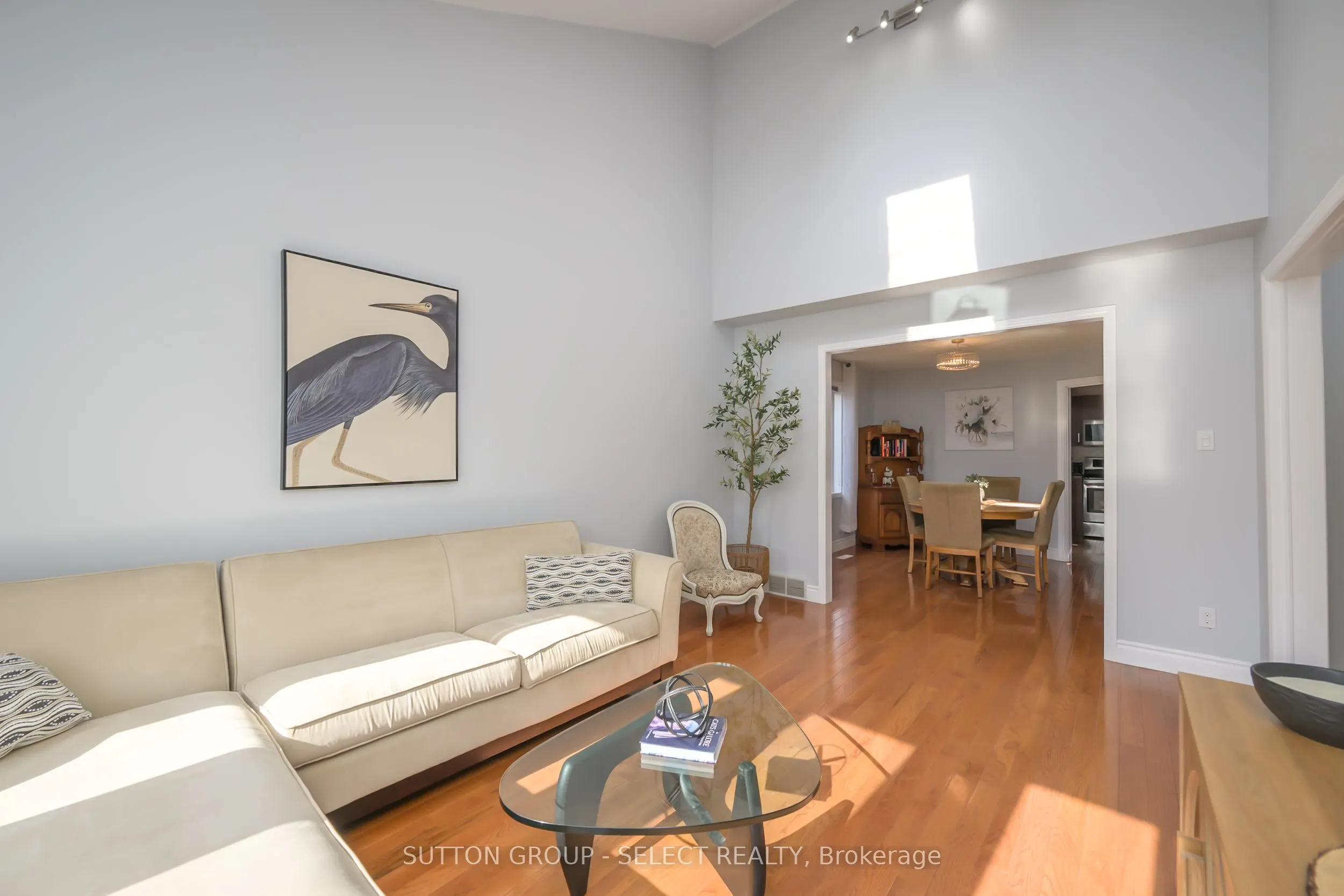 983 Country Club Crescent