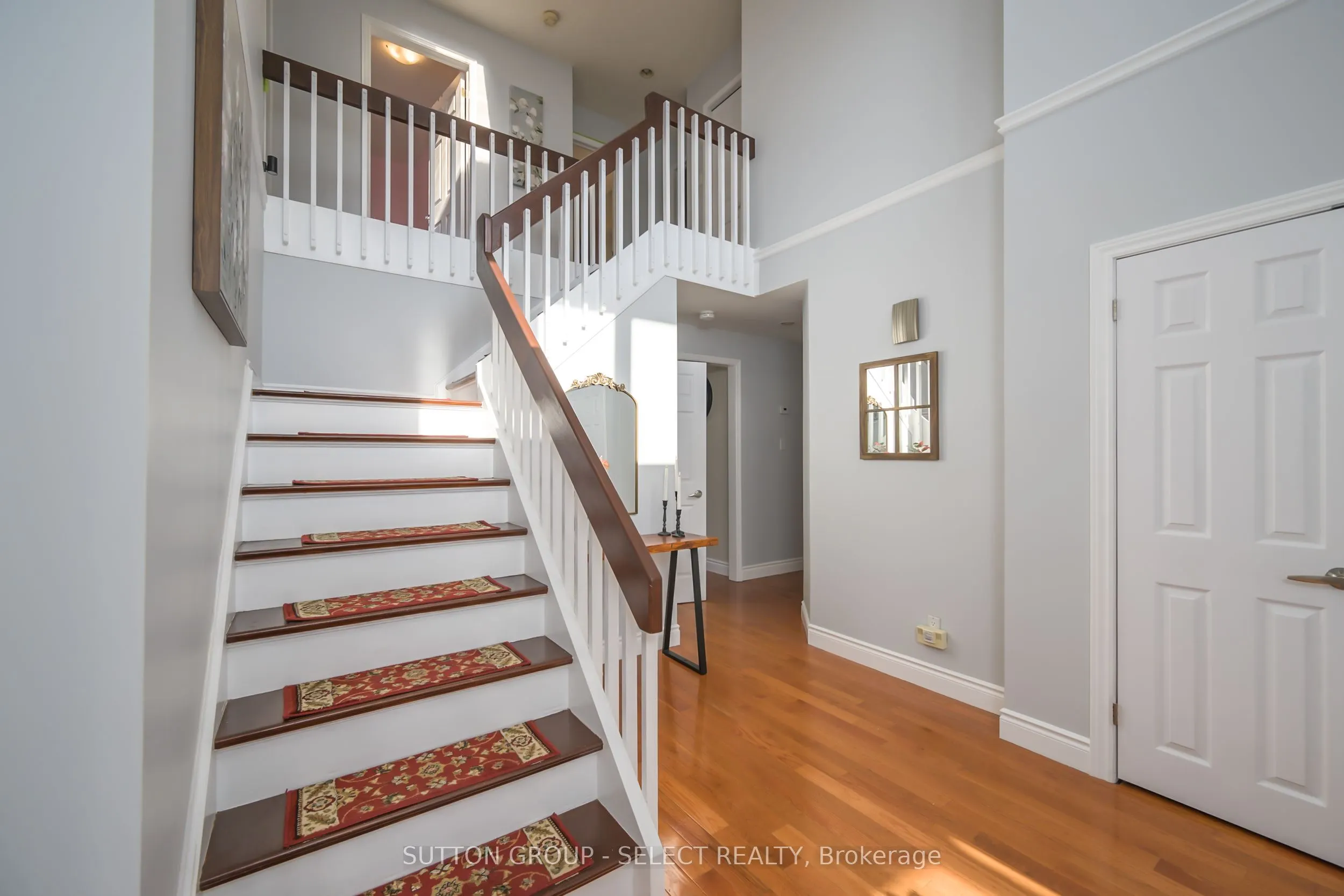 983 Country Club Crescent