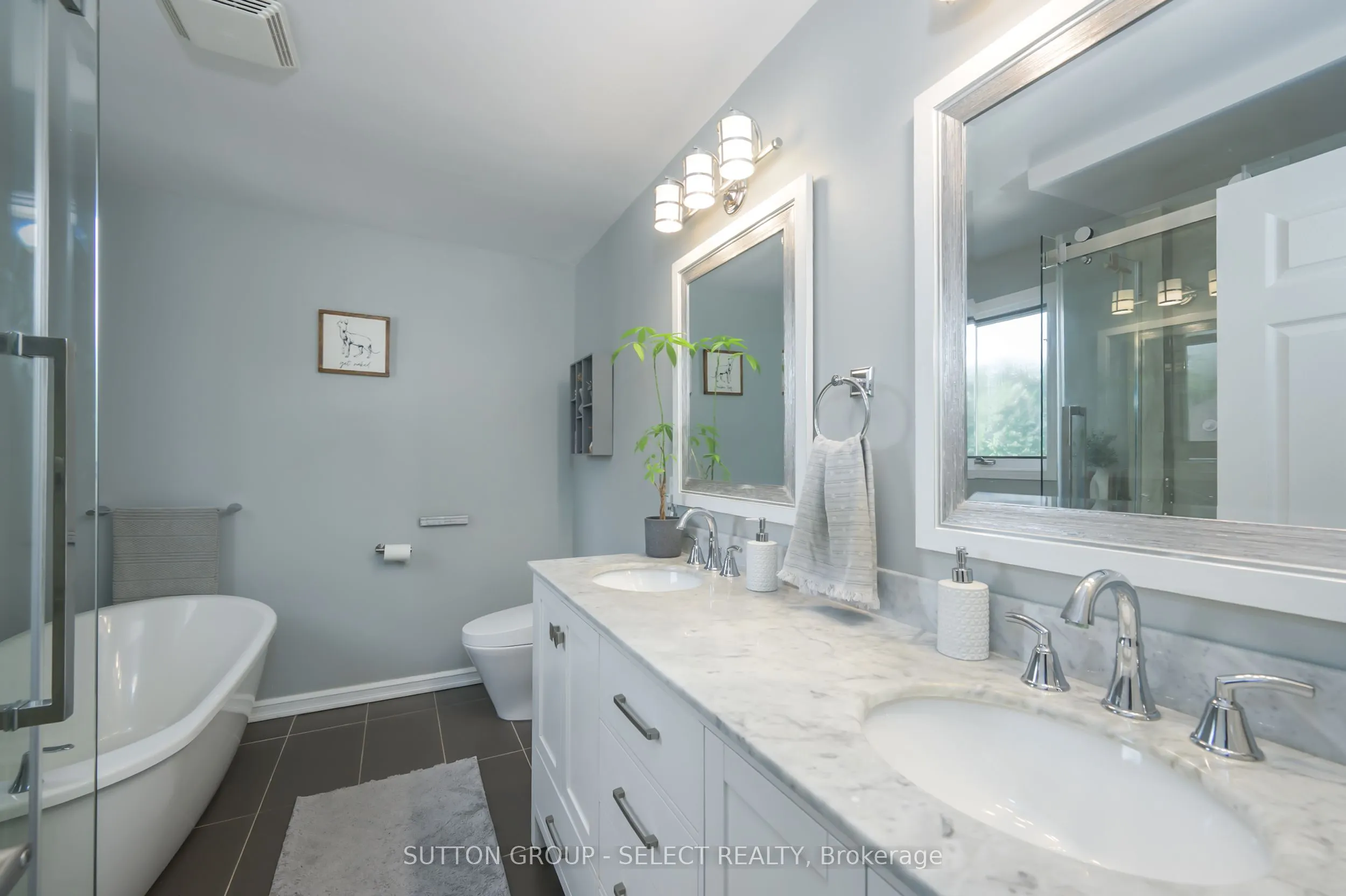 983 Country Club Crescent