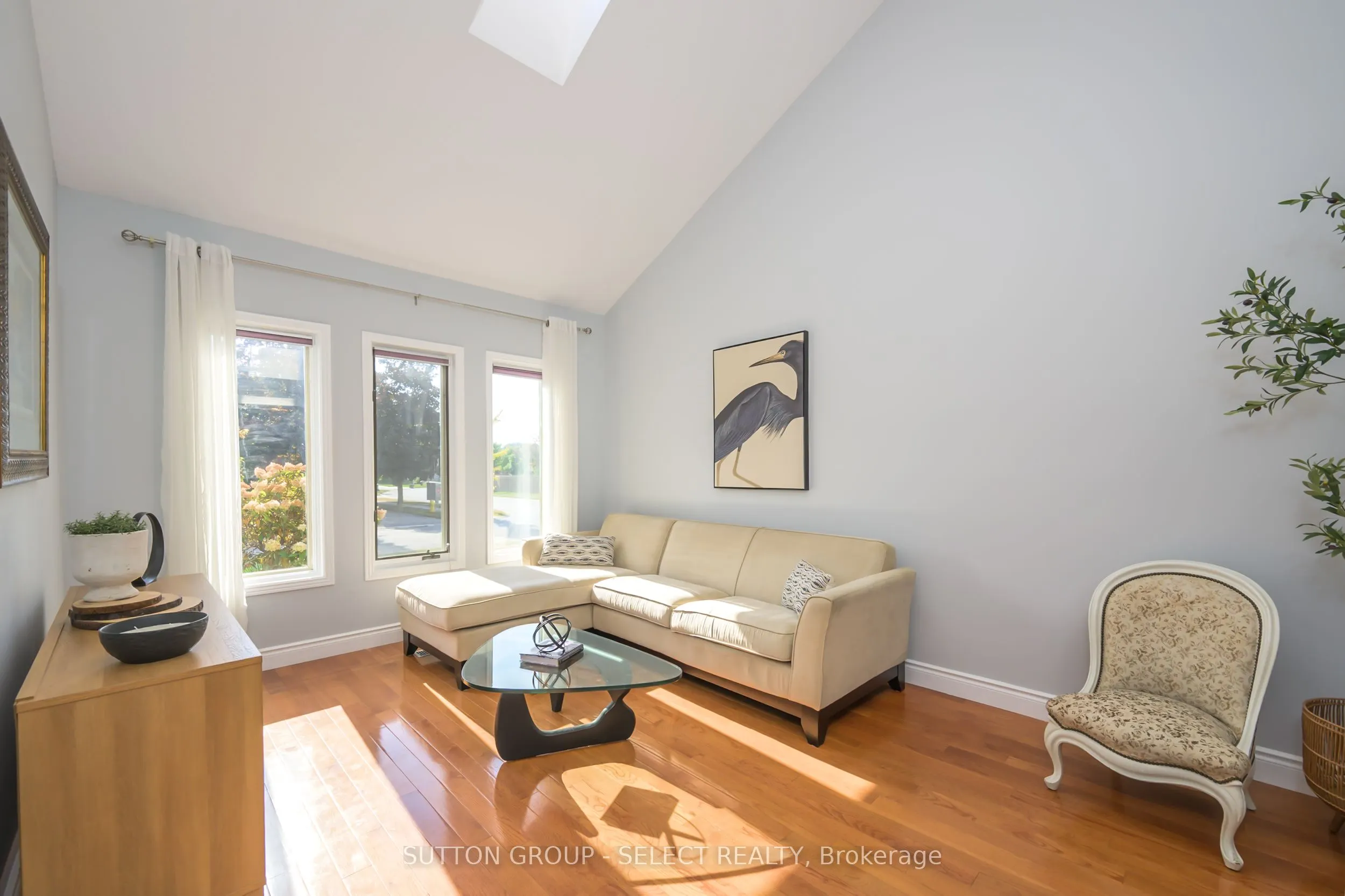 983 Country Club Crescent