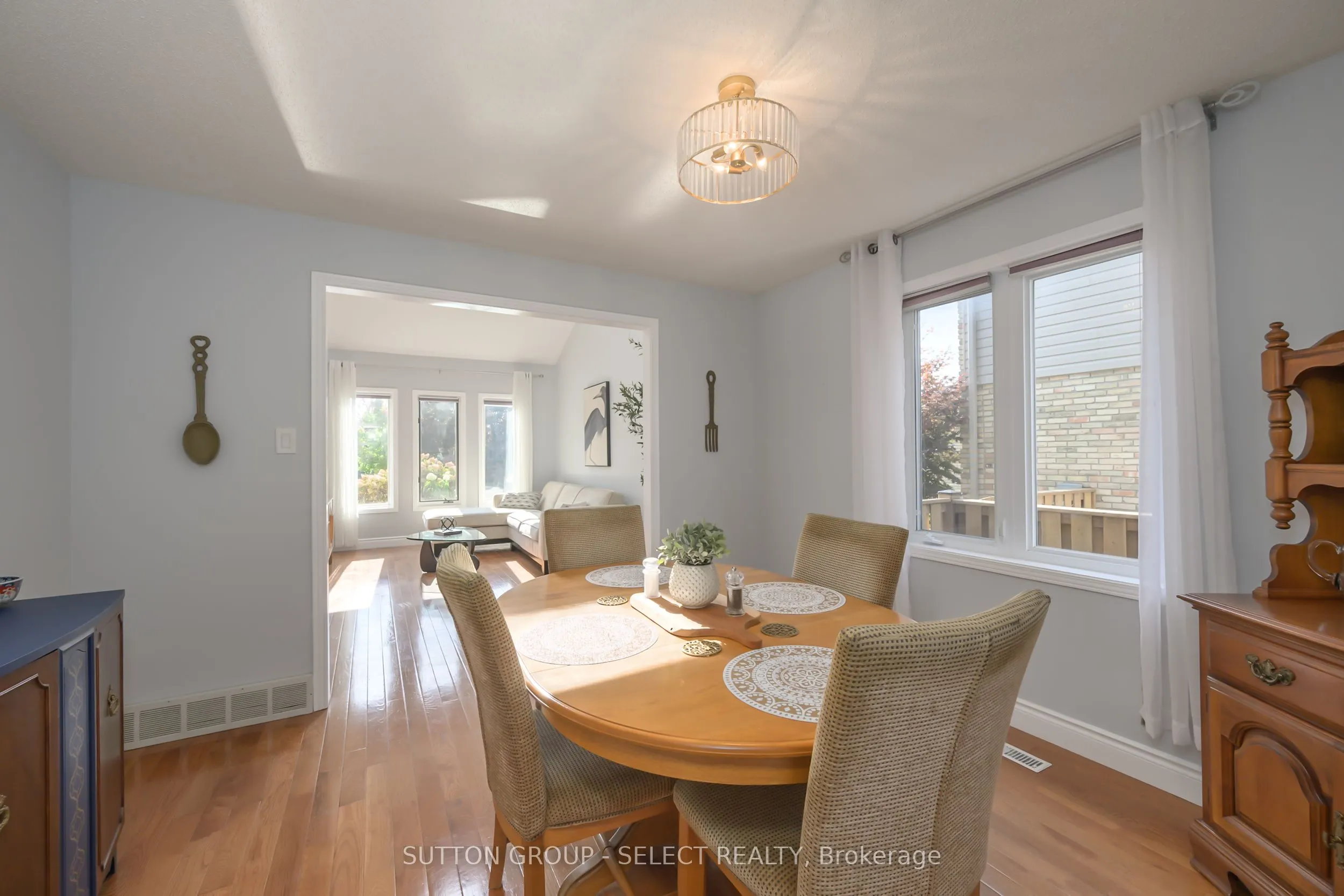 983 Country Club Crescent