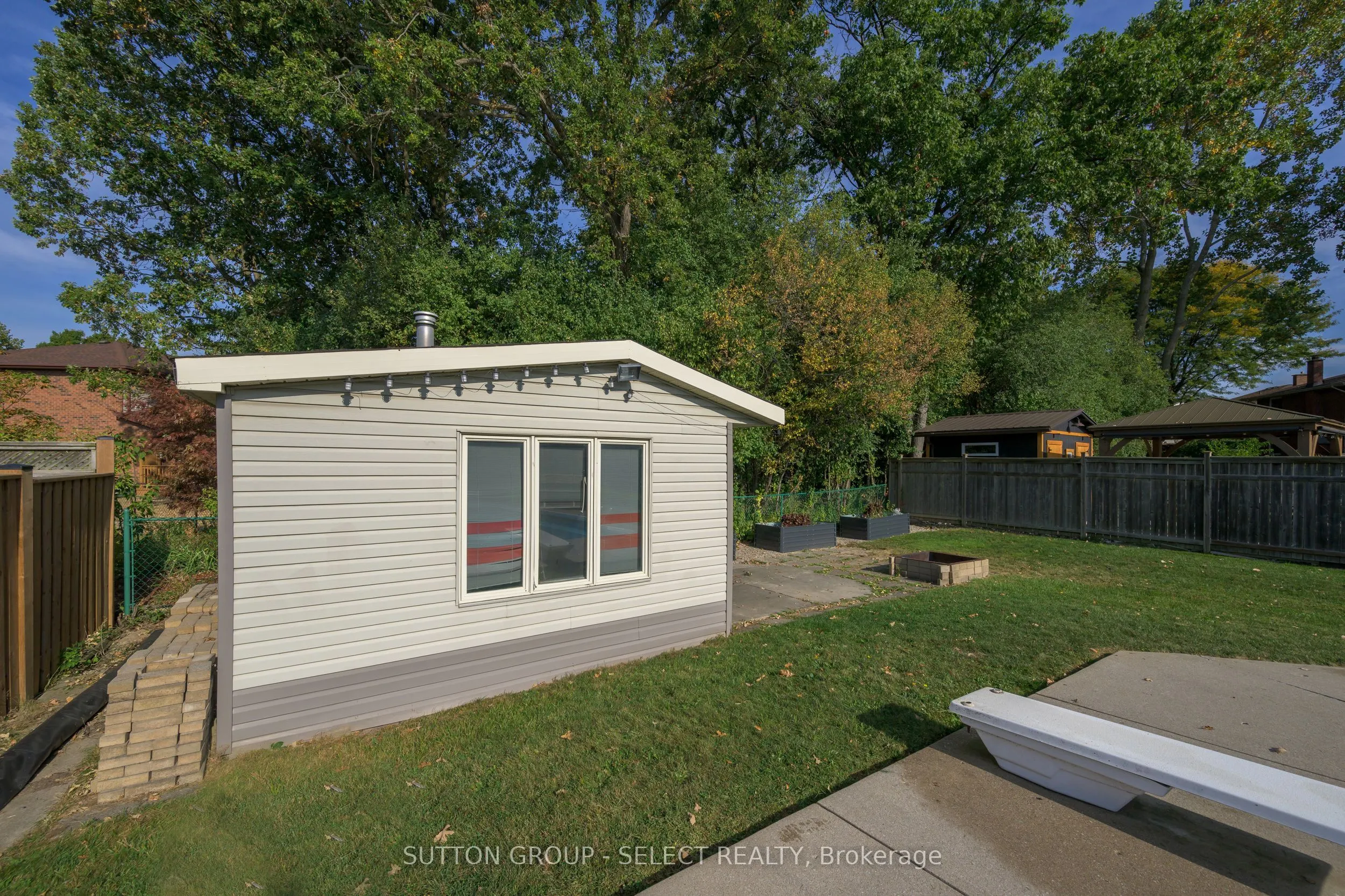 983 Country Club Crescent