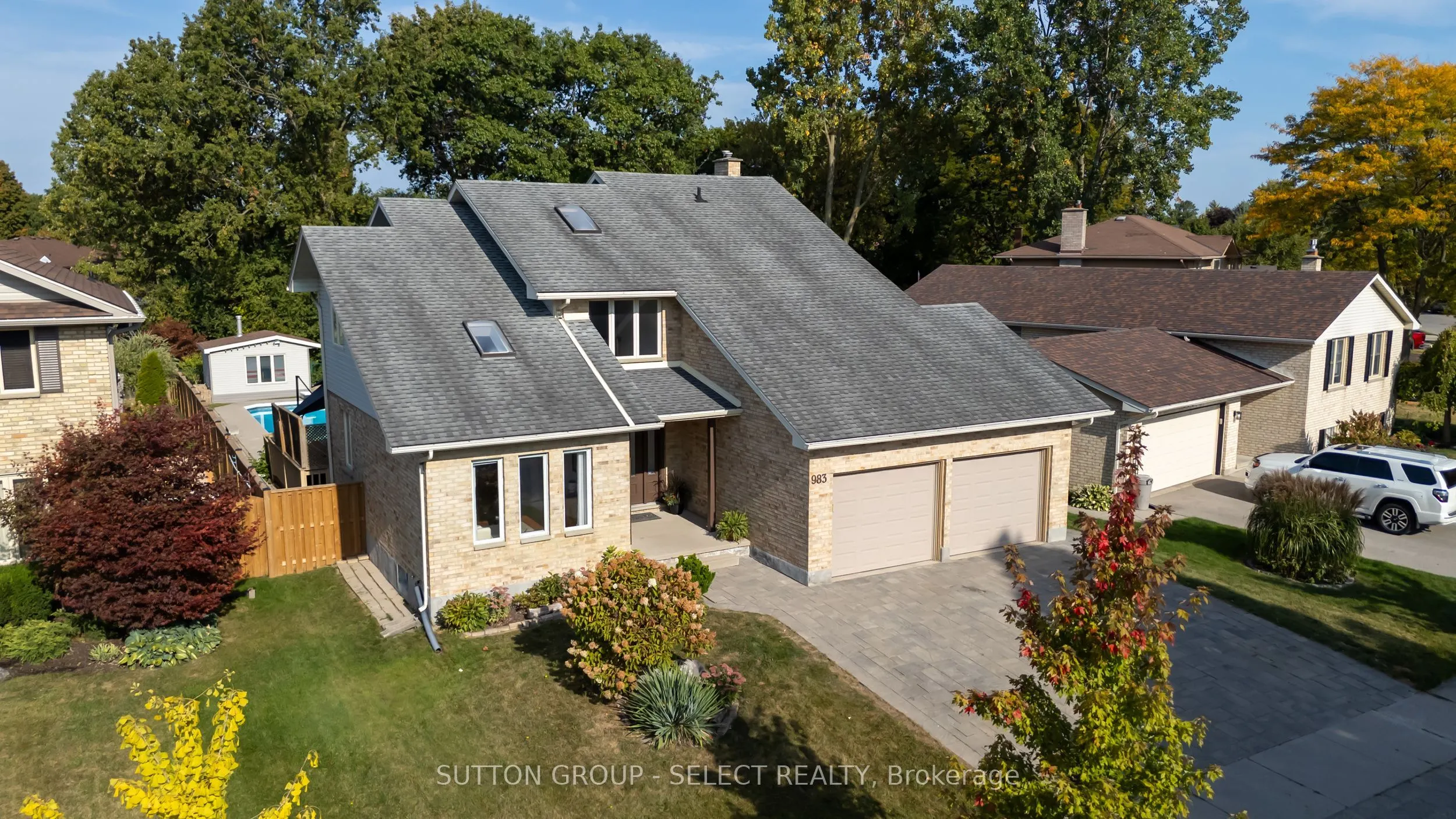 983 Country Club Crescent