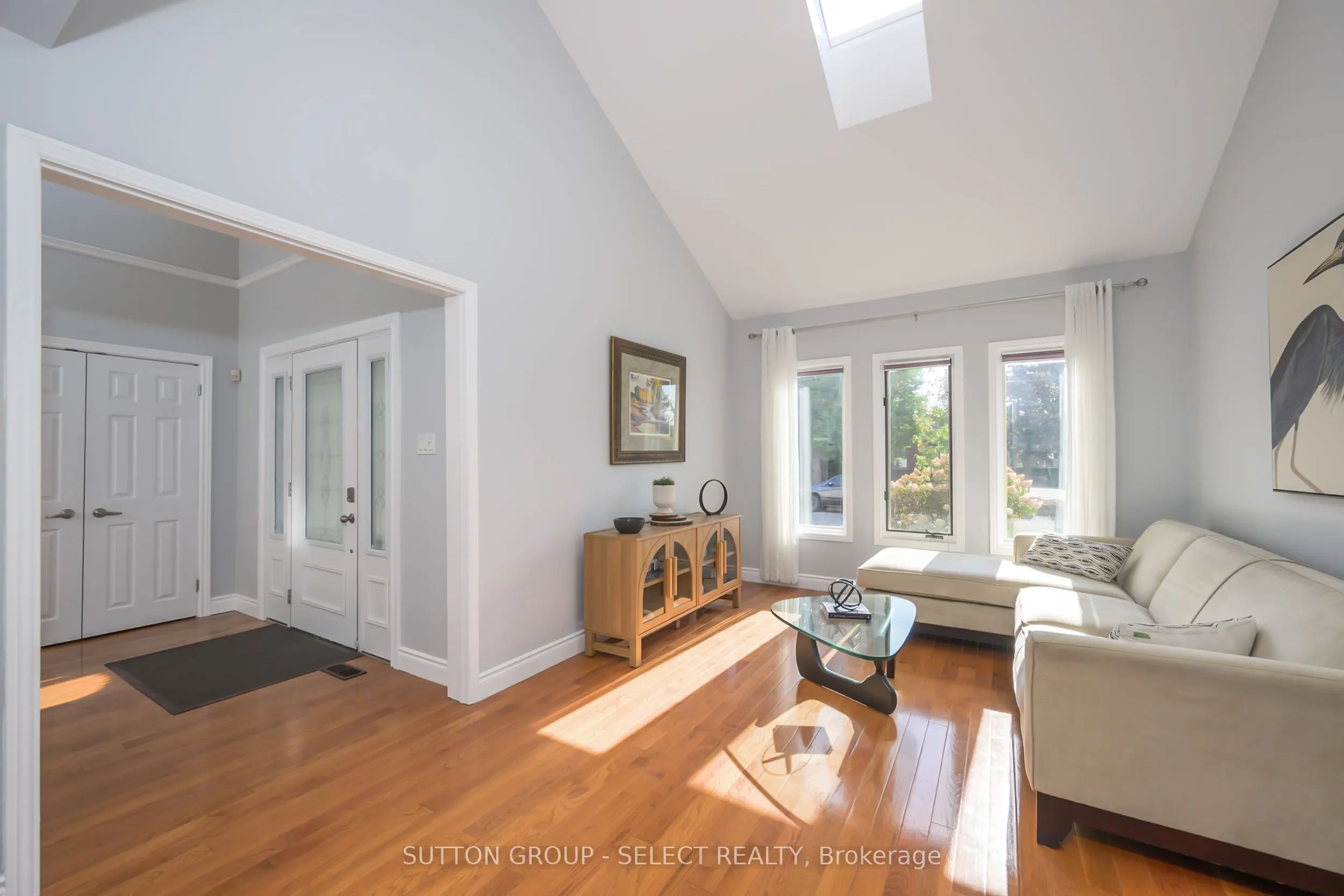 983 Country Club Crescent