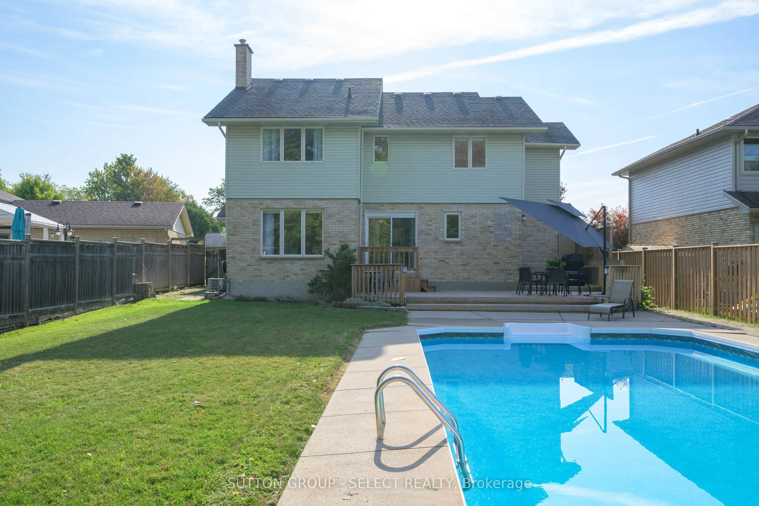 983 Country Club Crescent