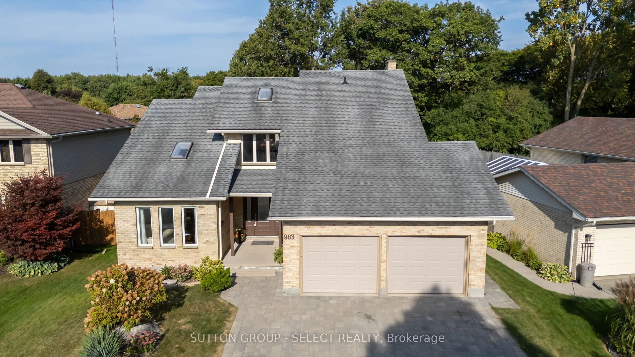 983 Country Club Crescent