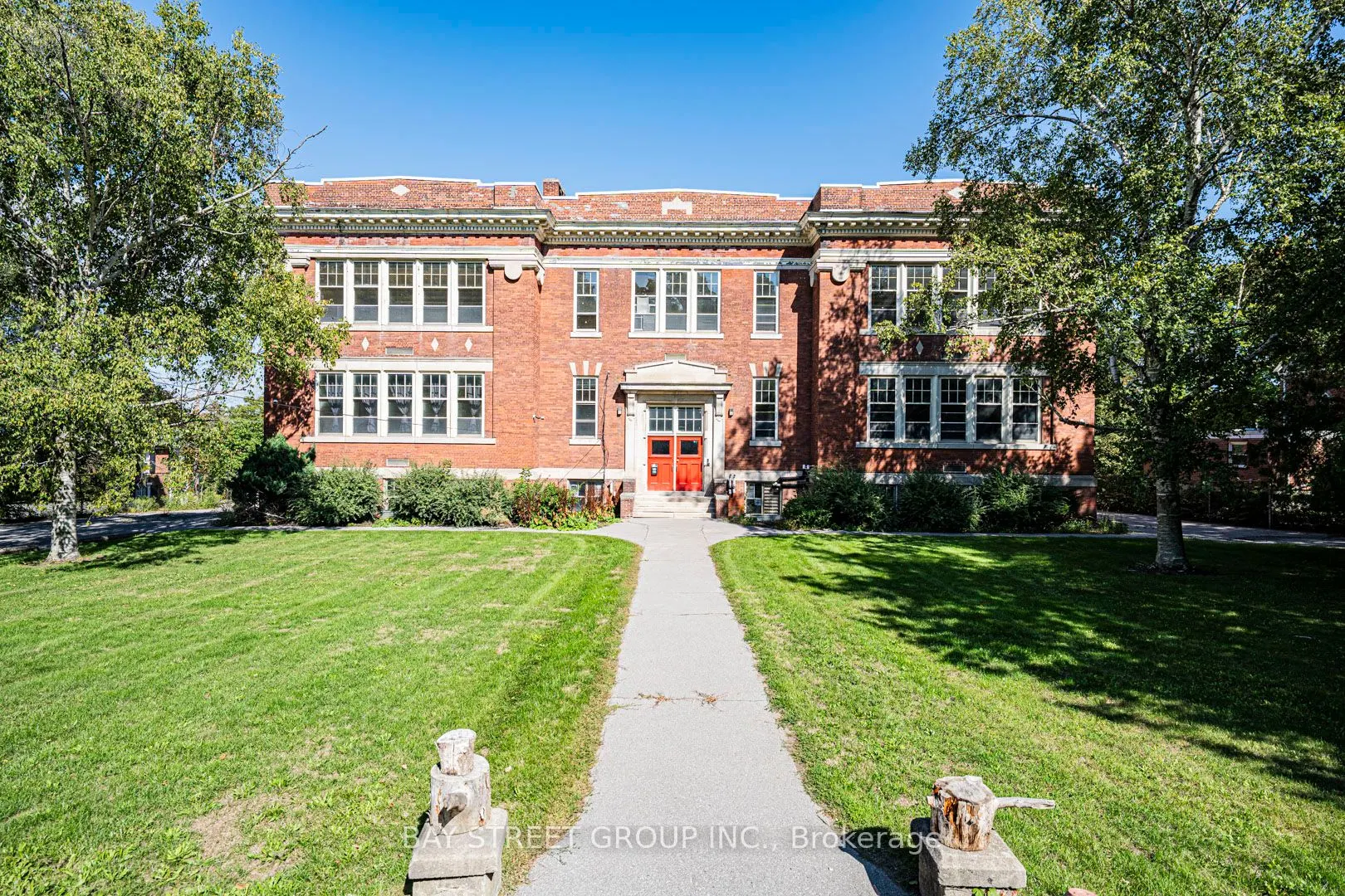 39 Pine Street N