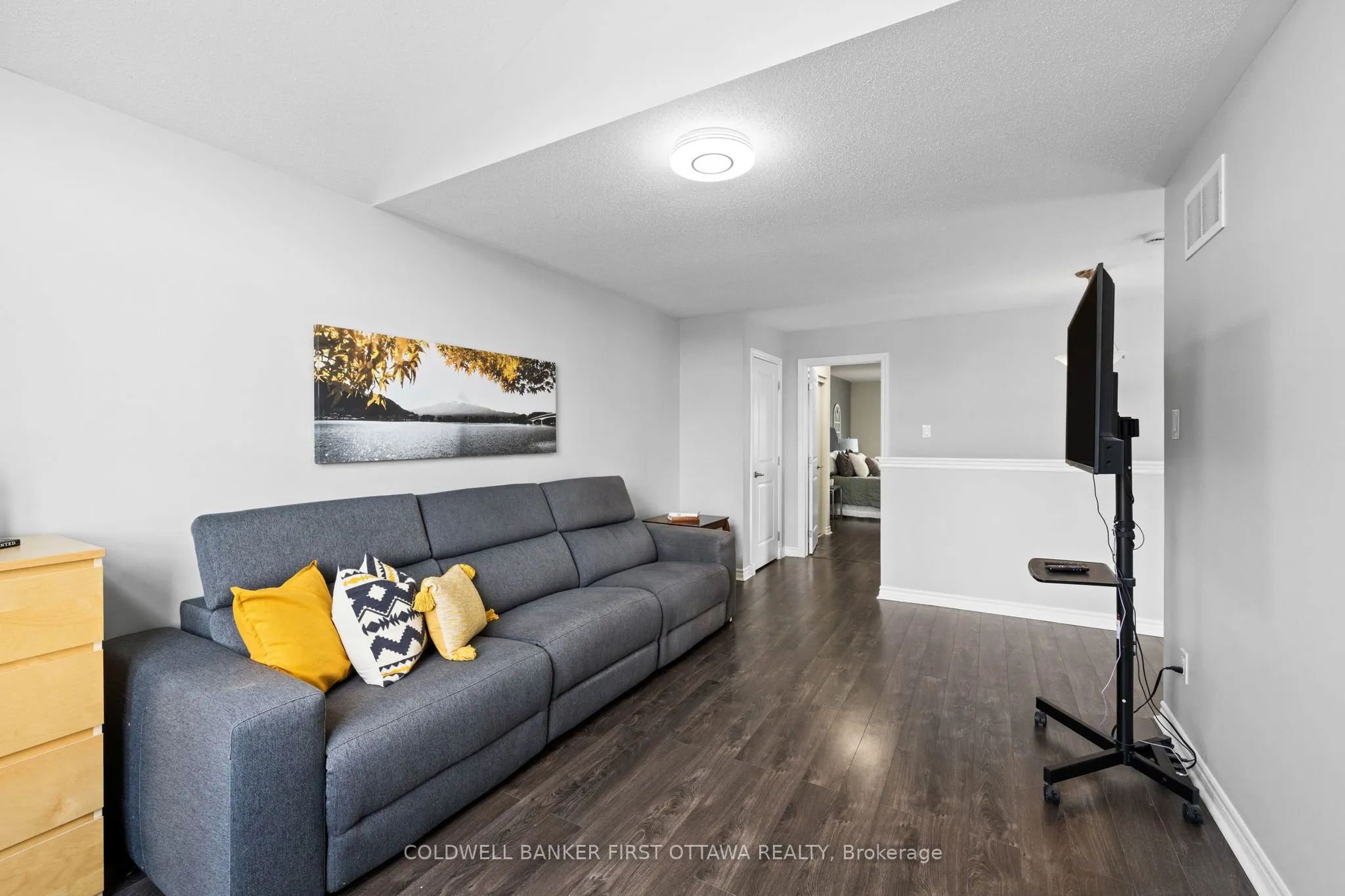 619 DUNDONALD Drive