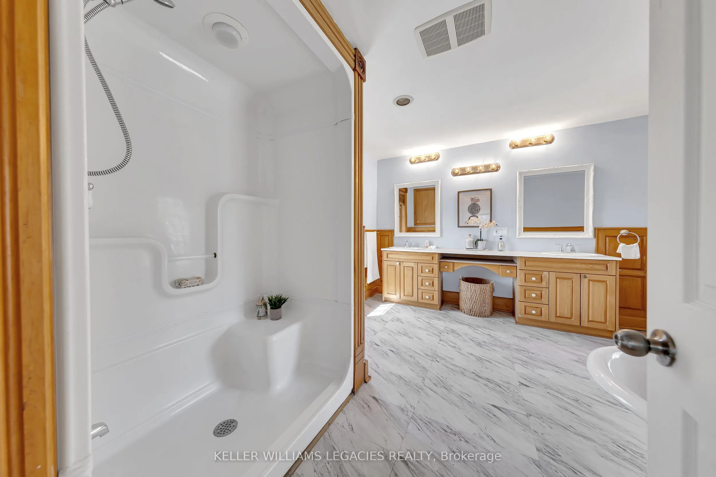52 Victoria Avenue N, #MAIN