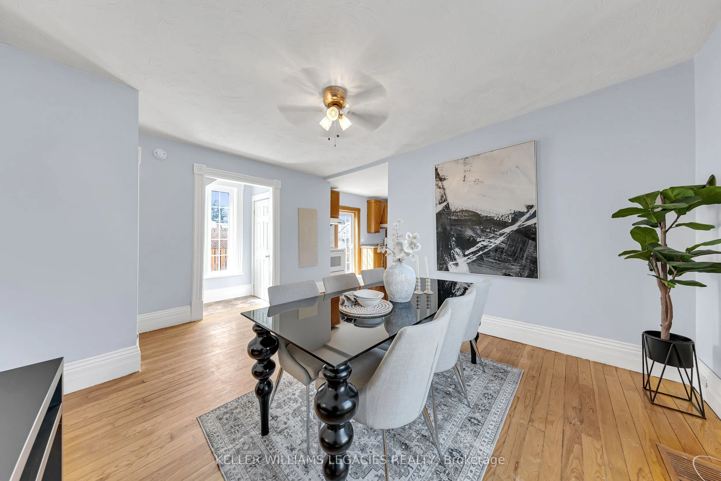 52 Victoria Avenue N, #MAIN