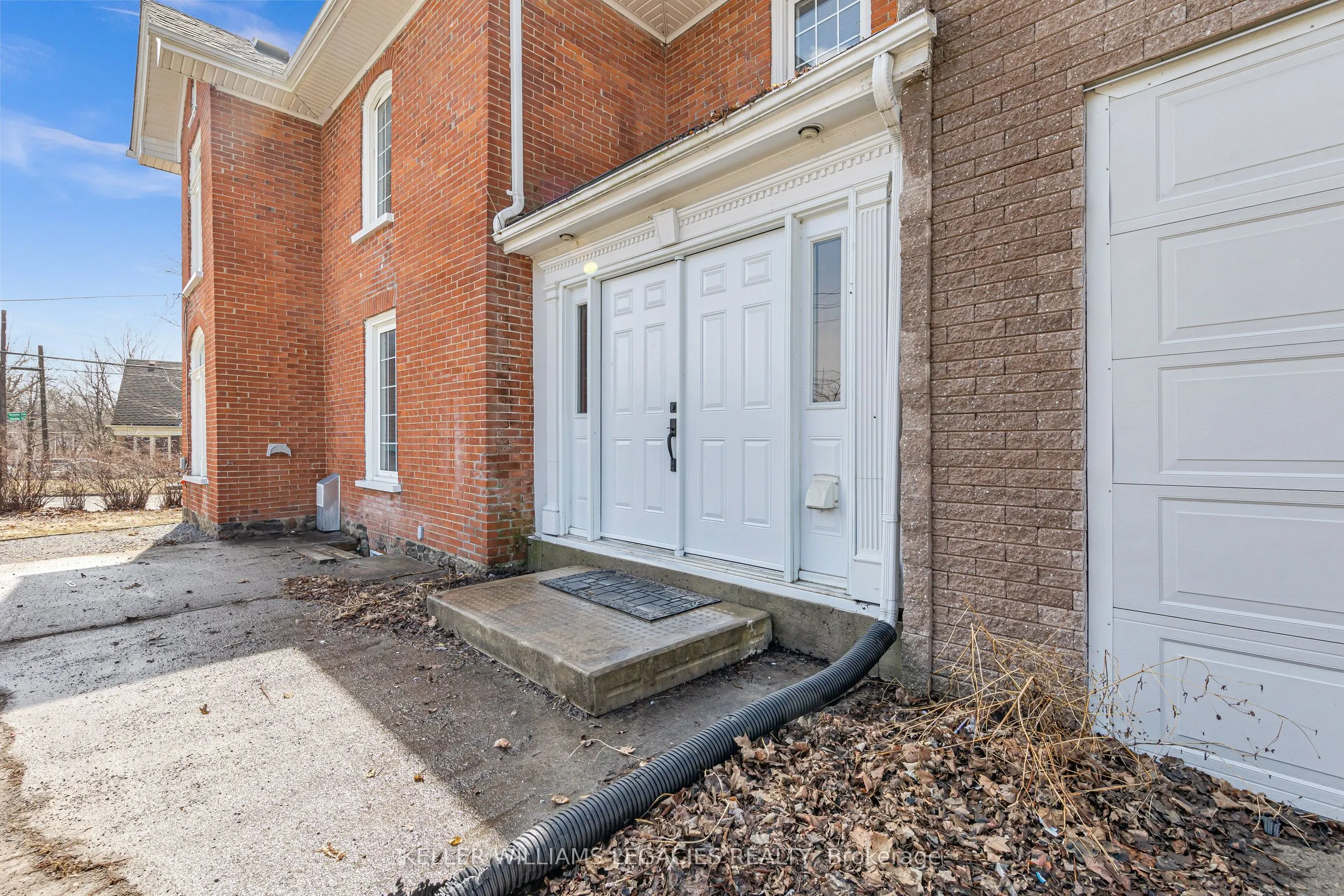 52 Victoria Avenue N, #MAIN