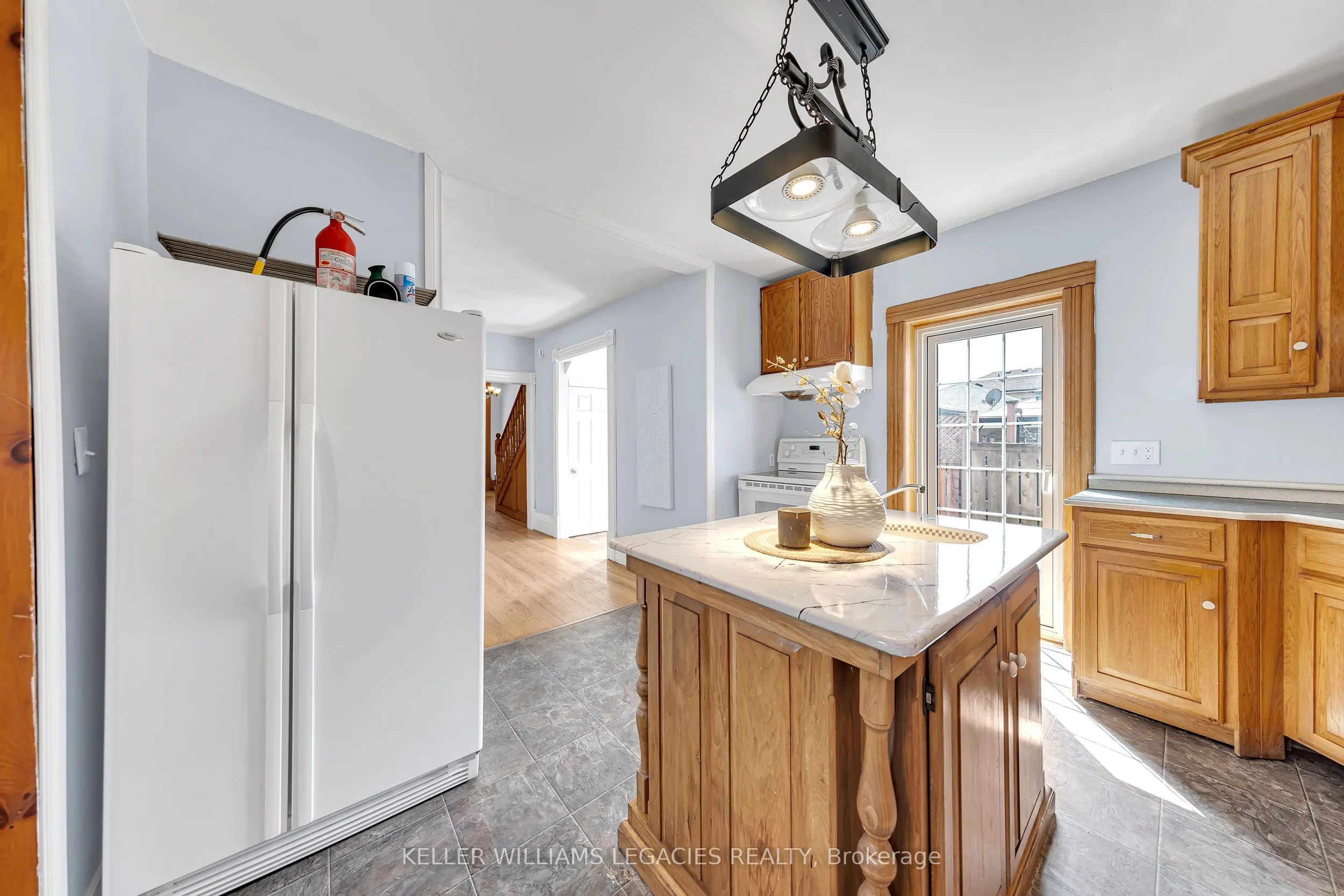 52 Victoria Avenue N, #MAIN