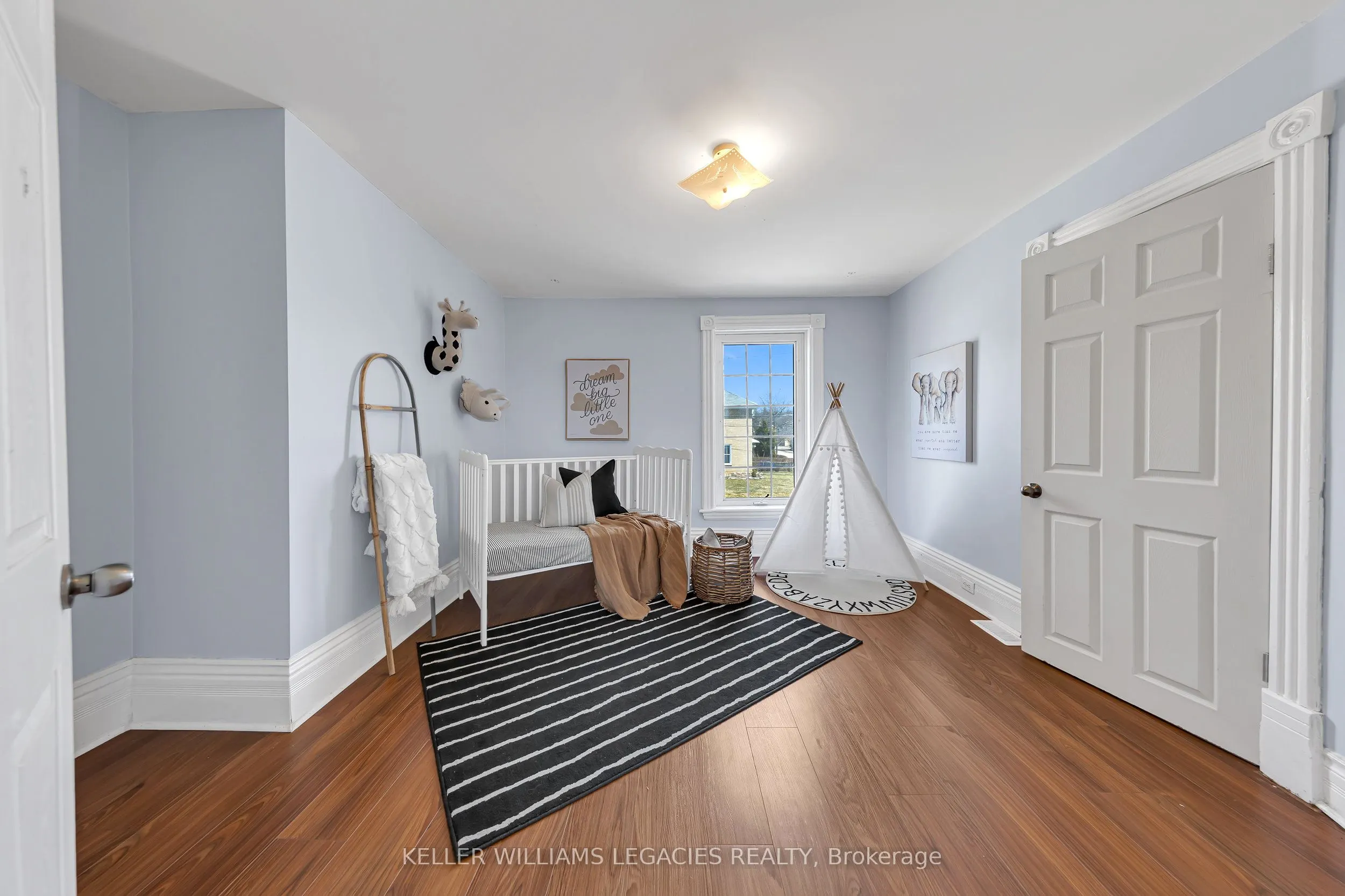 52 Victoria Avenue N, #MAIN