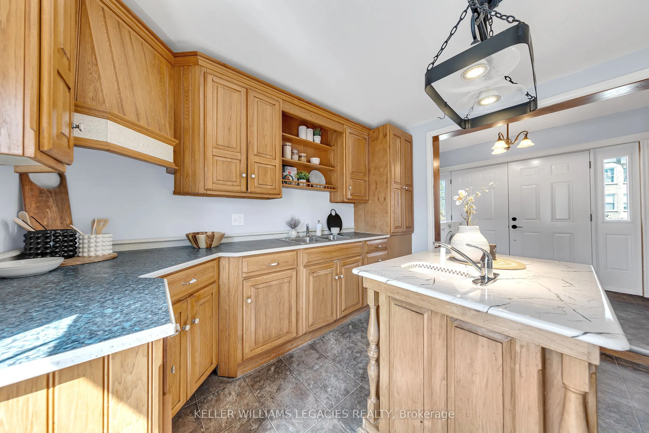 52 Victoria Avenue N, #MAIN