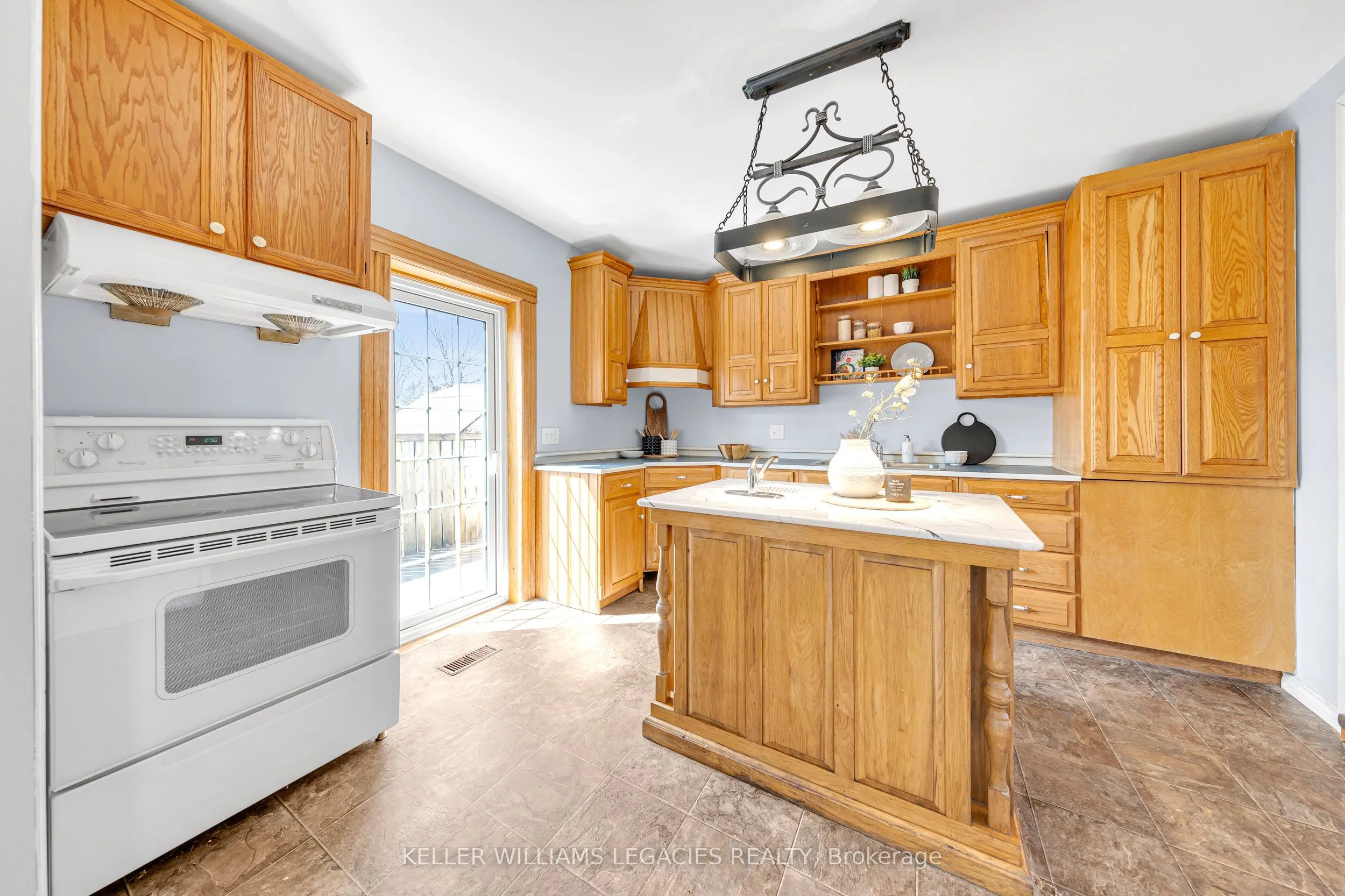 52 Victoria Avenue N, #MAIN