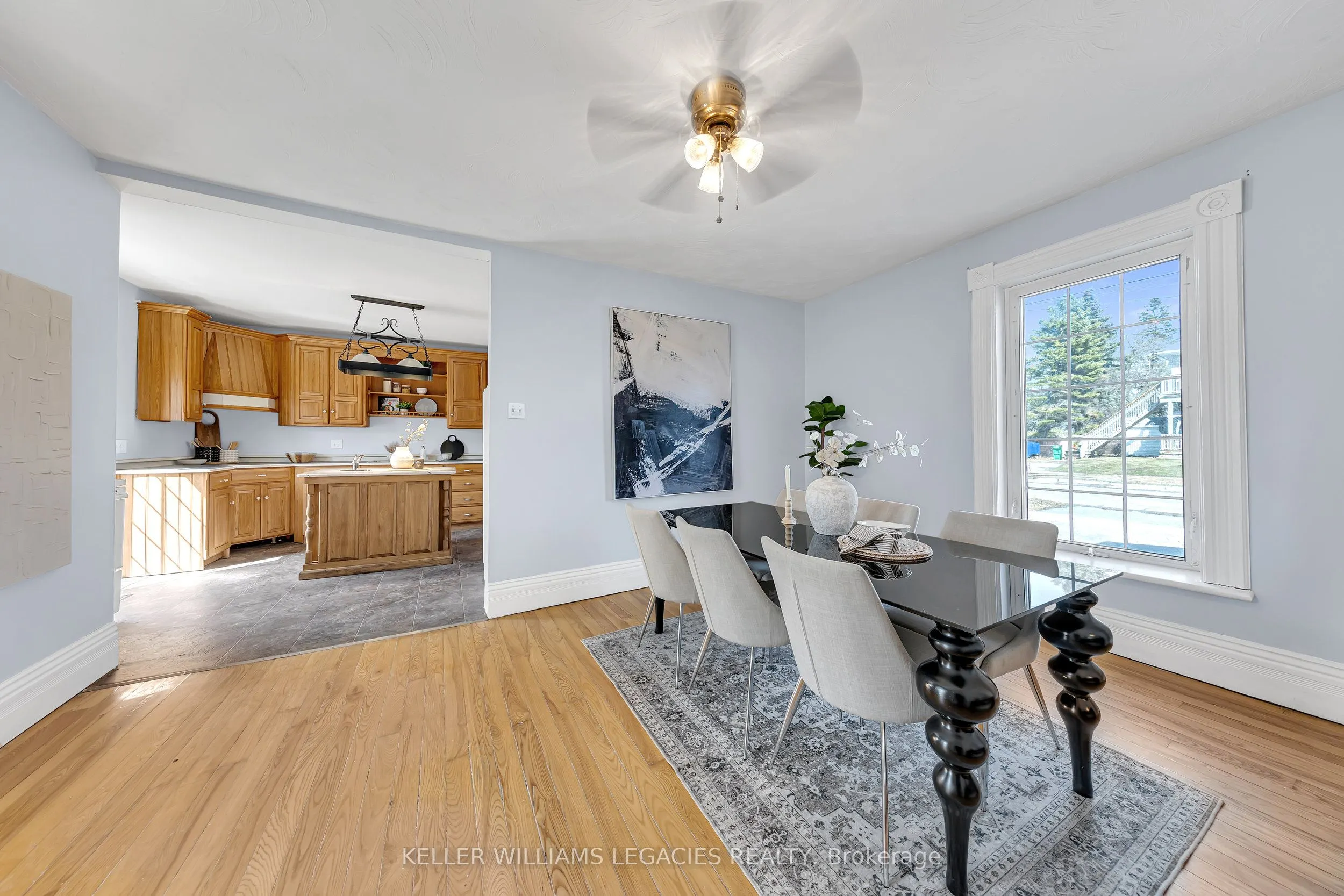 52 Victoria Avenue N, #MAIN