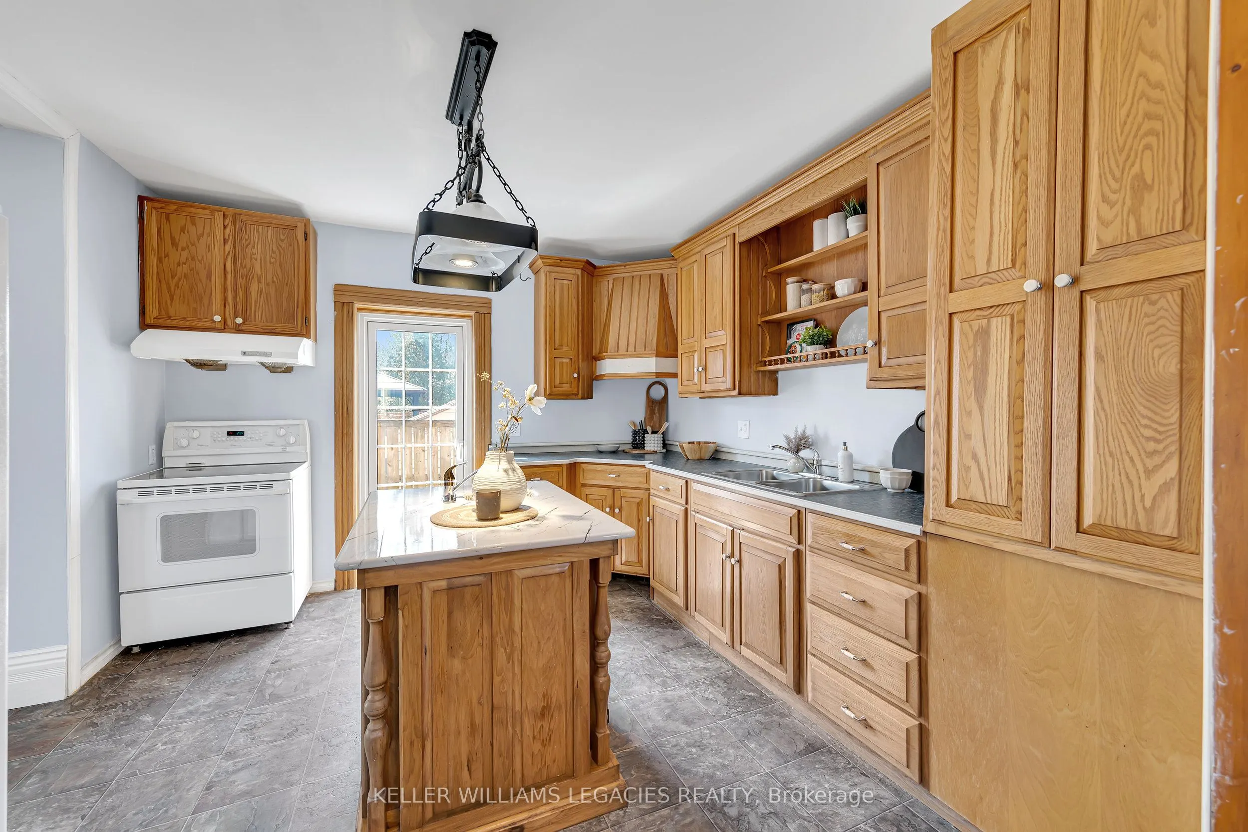 52 Victoria Avenue N, #MAIN