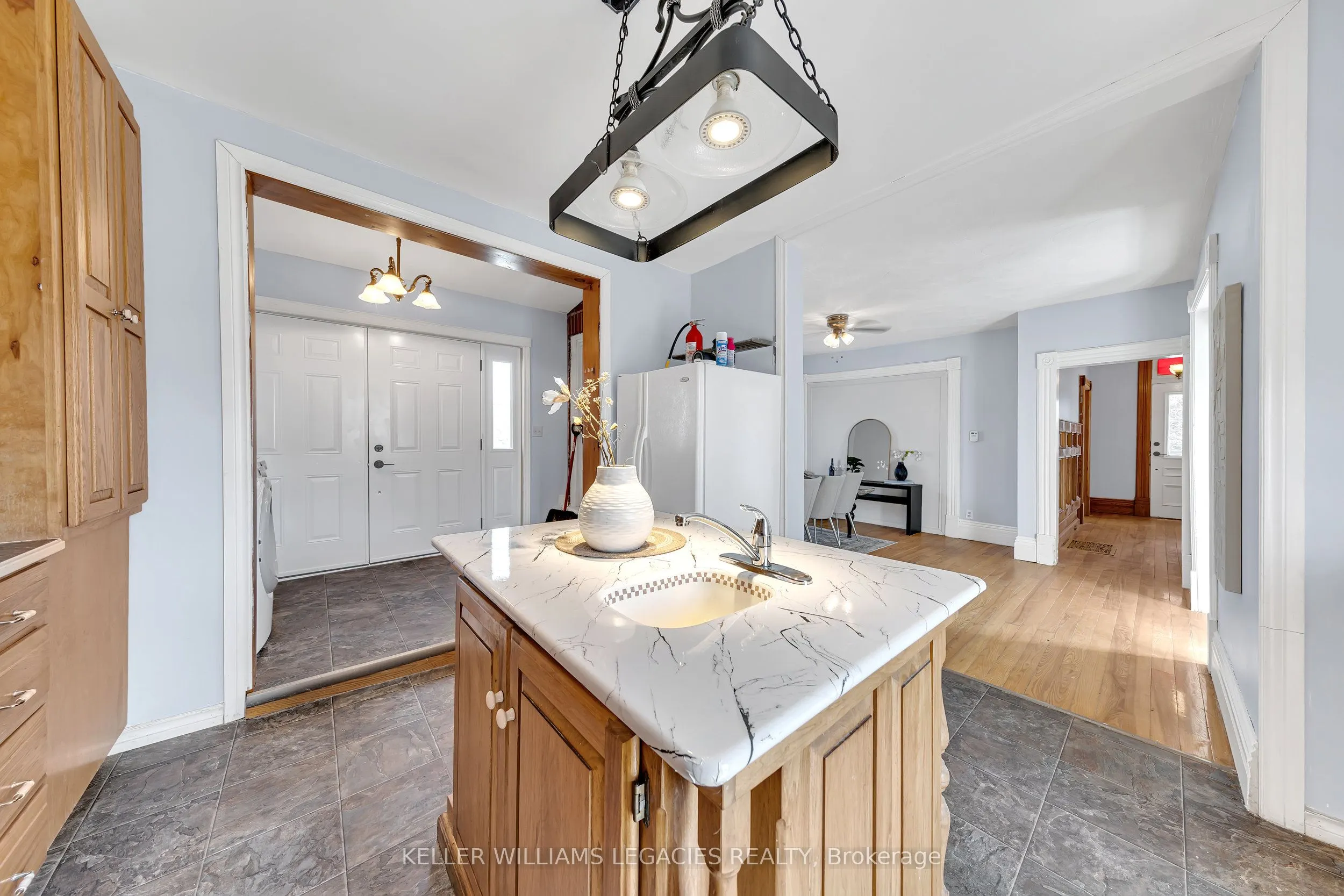 52 Victoria Avenue N, #MAIN