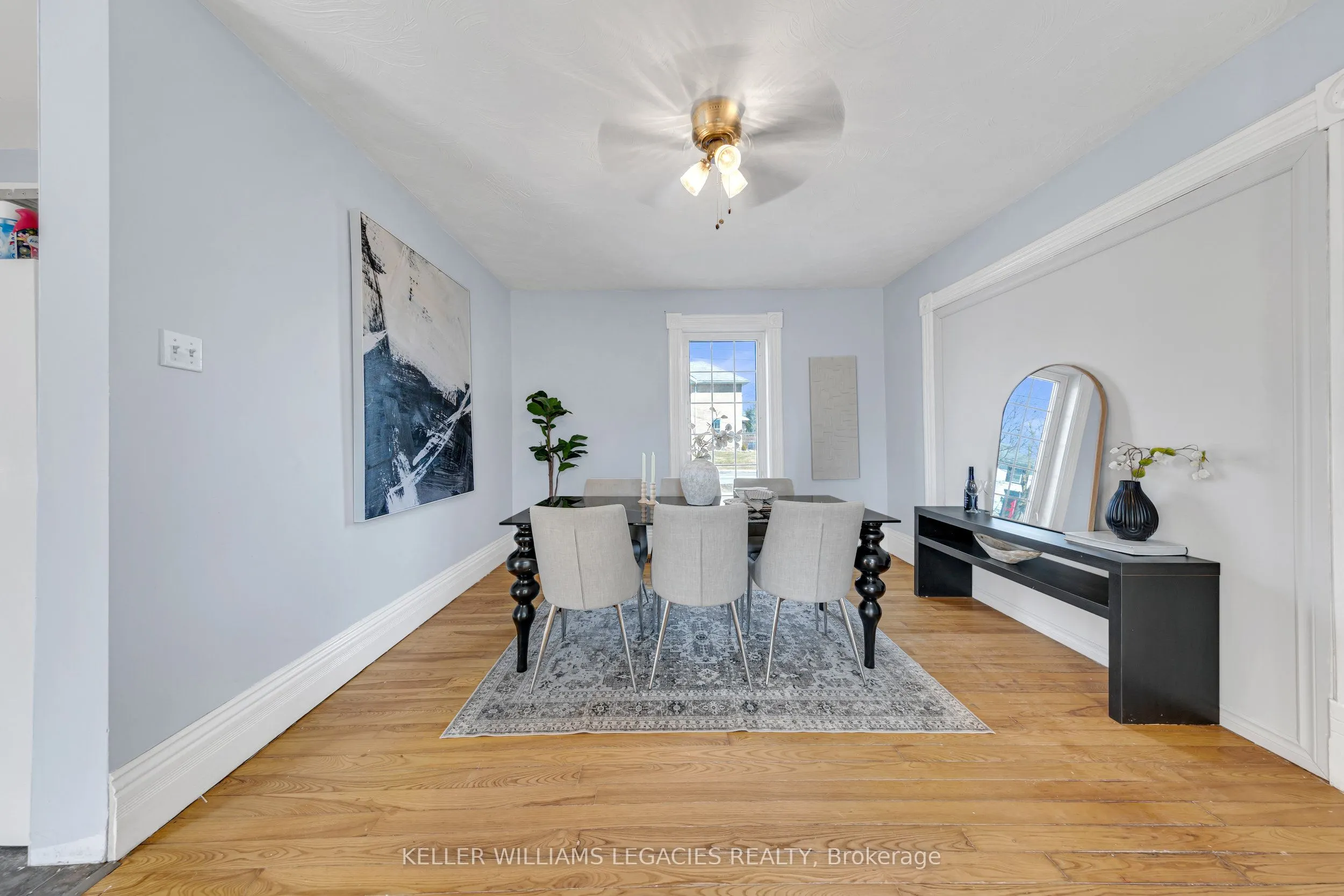 52 Victoria Avenue N, #MAIN